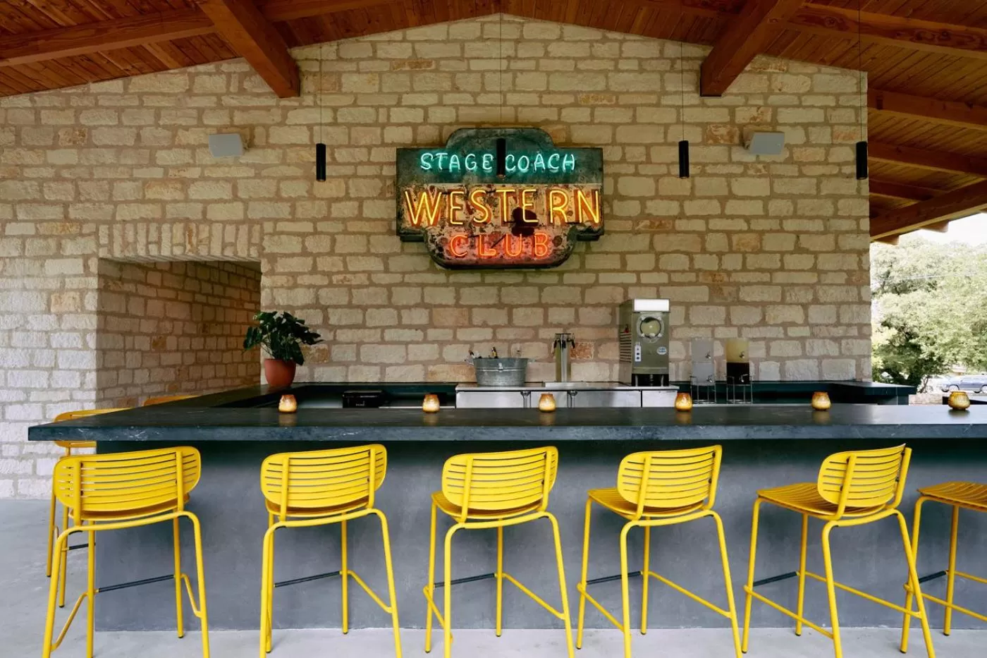 Lounge or bar in Shady Villa Hotel