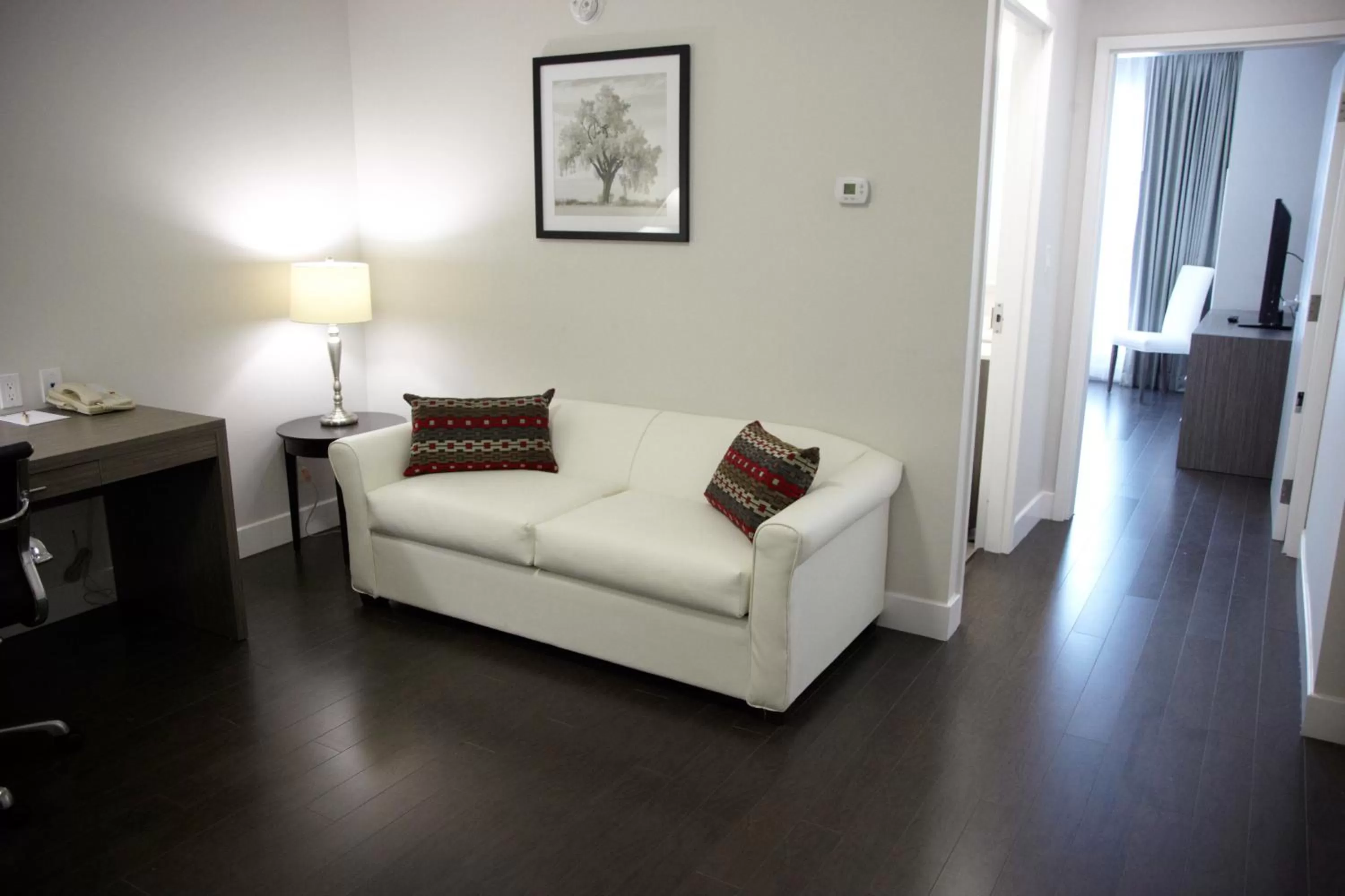 Living room, Bed in Admiral Inn Mississauga