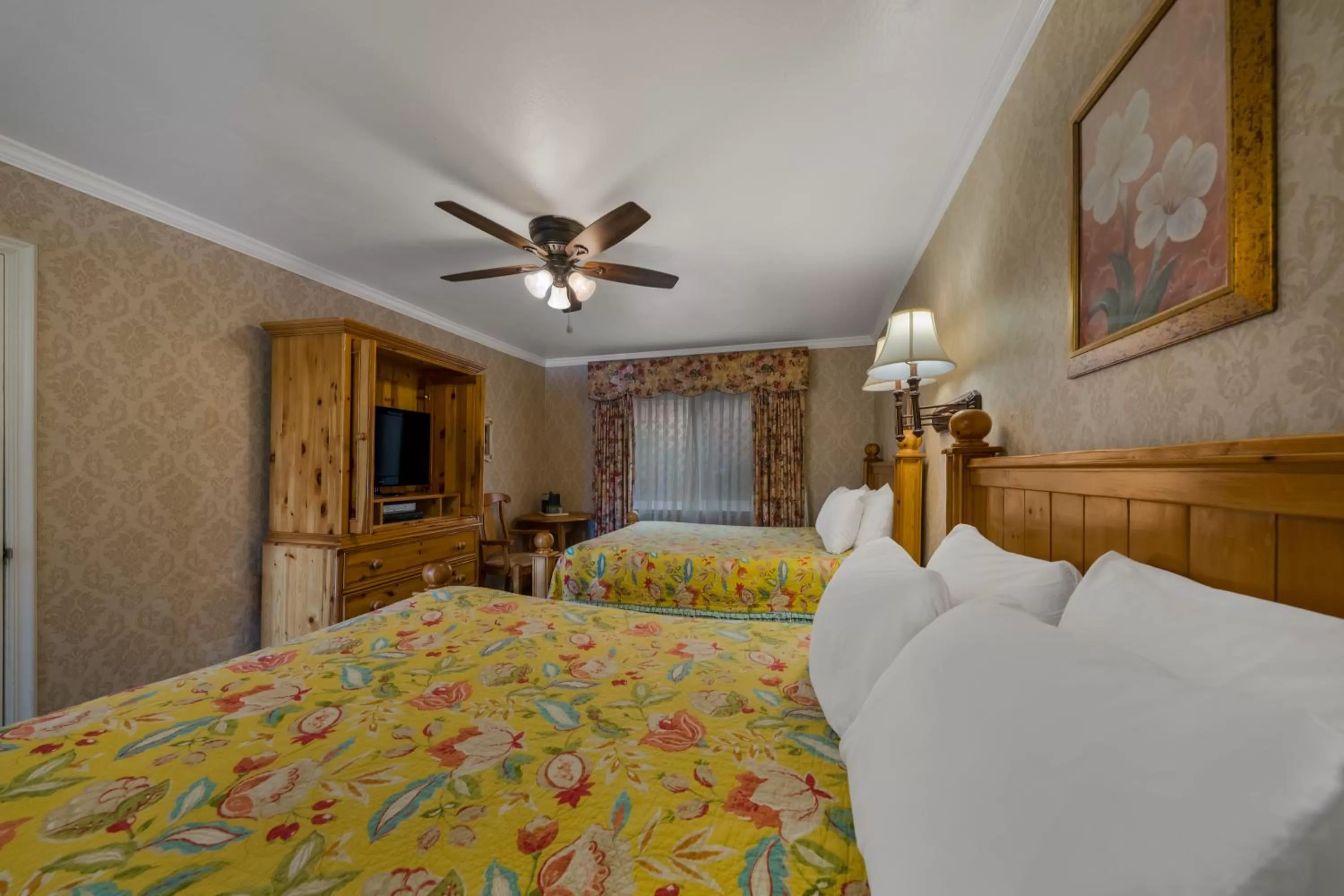 Bedroom, Bed in Carmel Inn & Suites