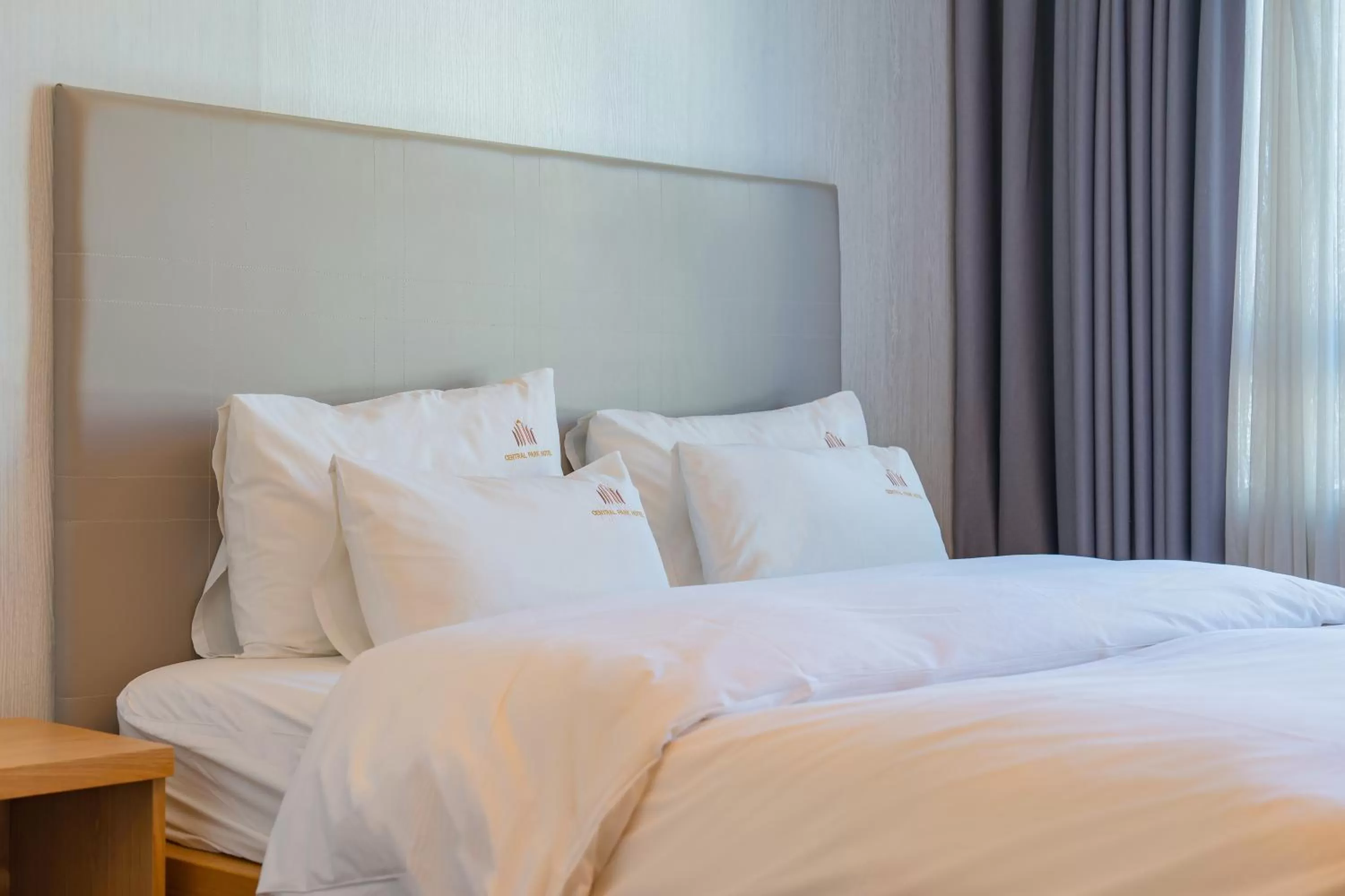 Bed in Central Park Hotel Busan