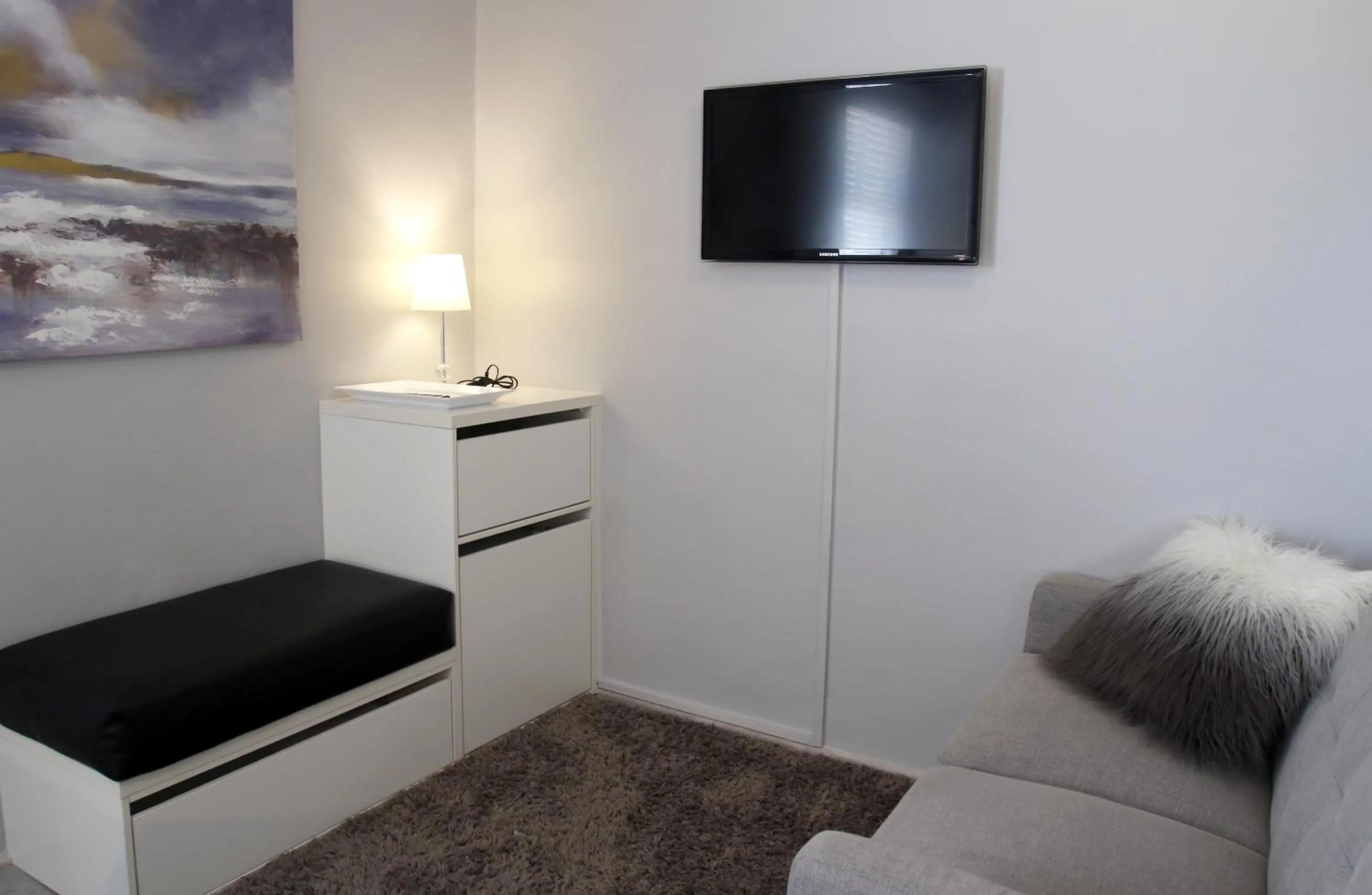 TV and multimedia in Dolphin Inn Guesthouse