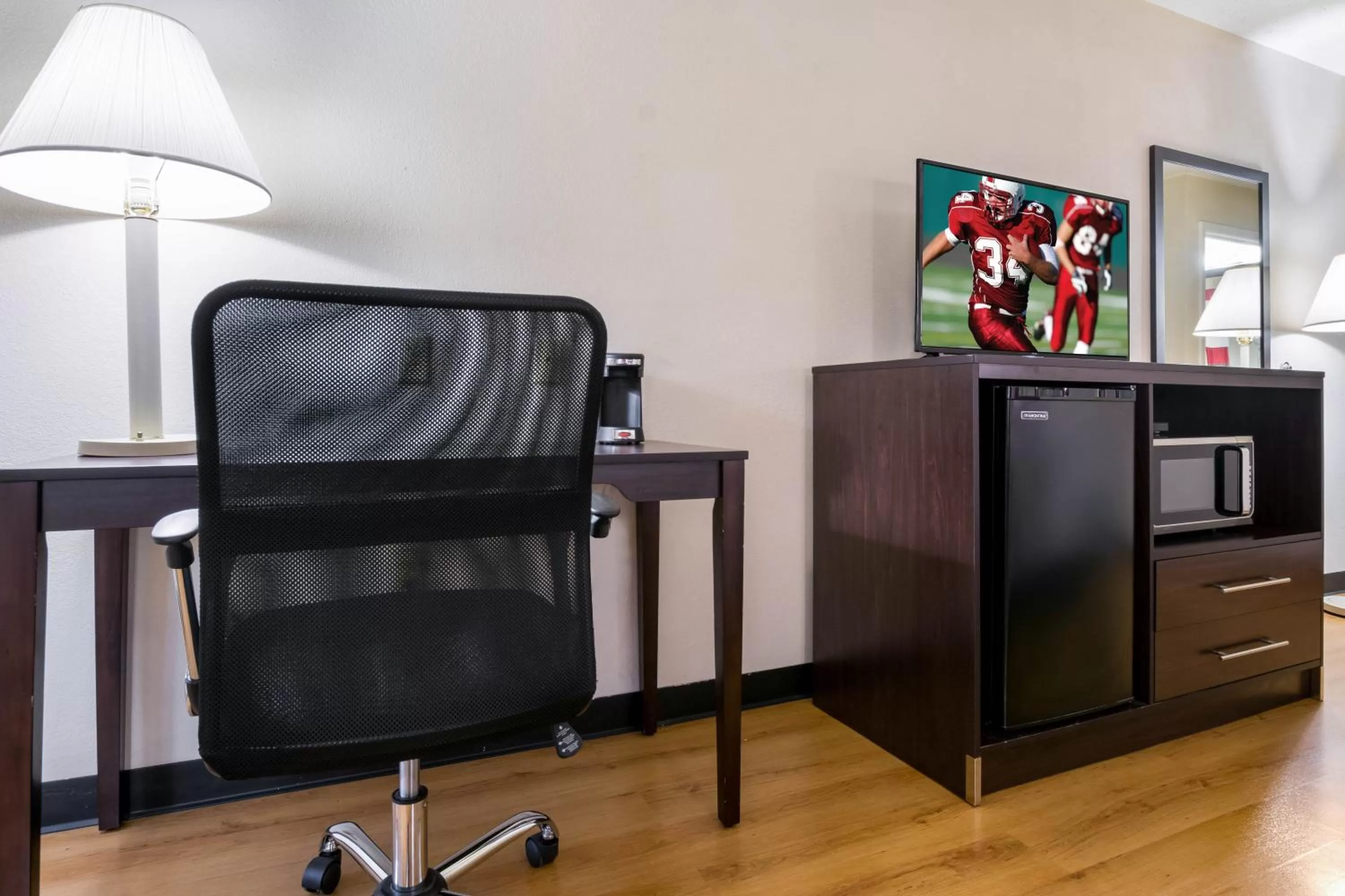 Photo of the whole room in Red Roof Inn Carrollton