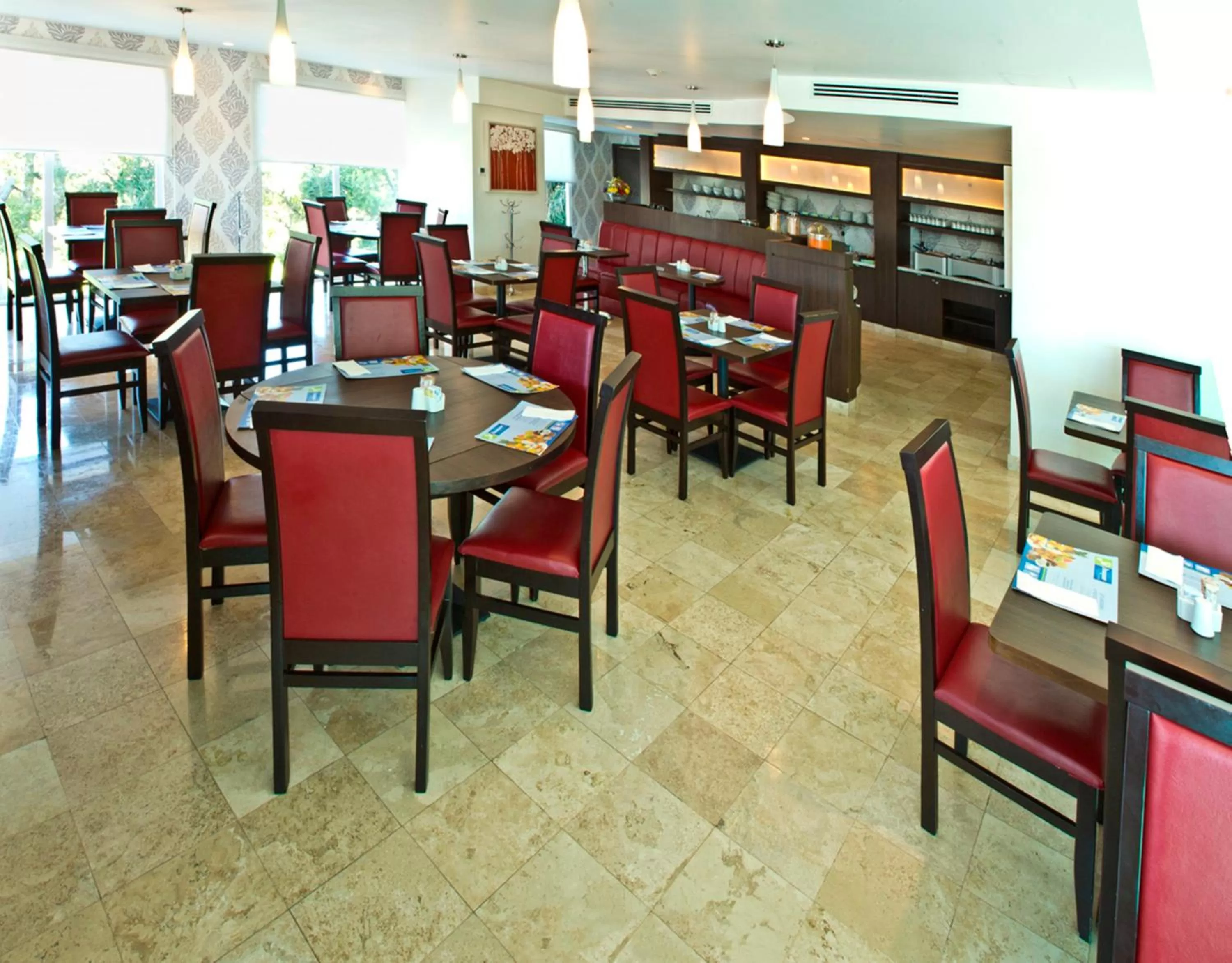 Restaurant/places to eat in Holiday Inn Express & Suites Queretaro by IHG