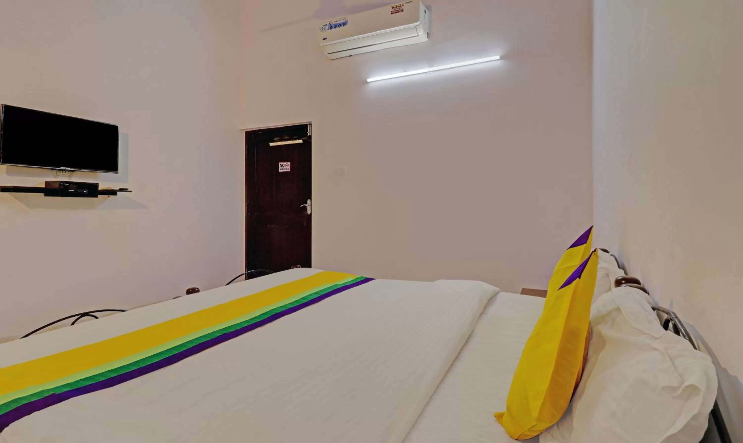 Bedroom, Bed in Itsy Hotels Vailankanni Natures Inn