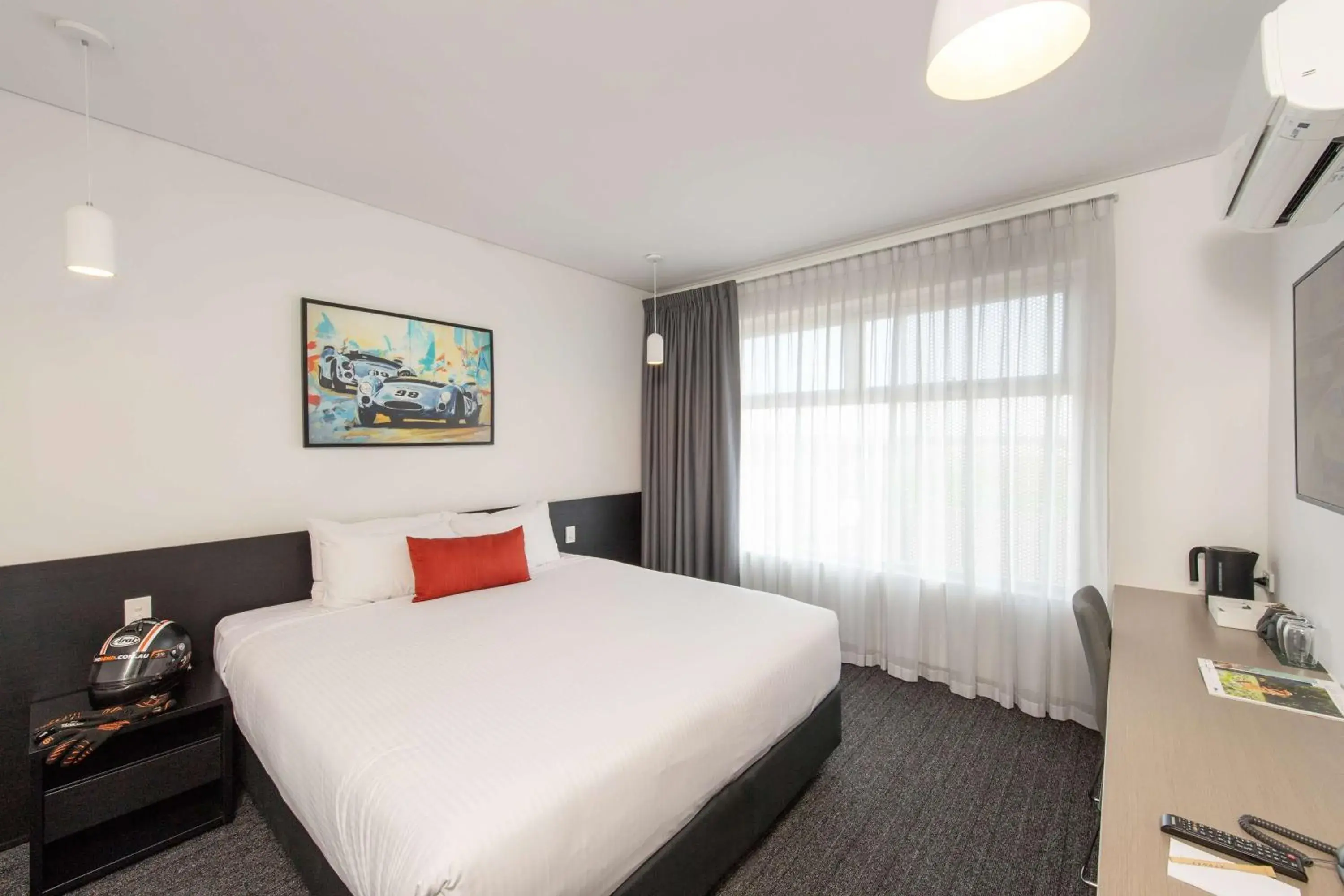 King Room - Disability Access in Rydges Pit Lane King Room - Disability Access in Rydges Pit Lane