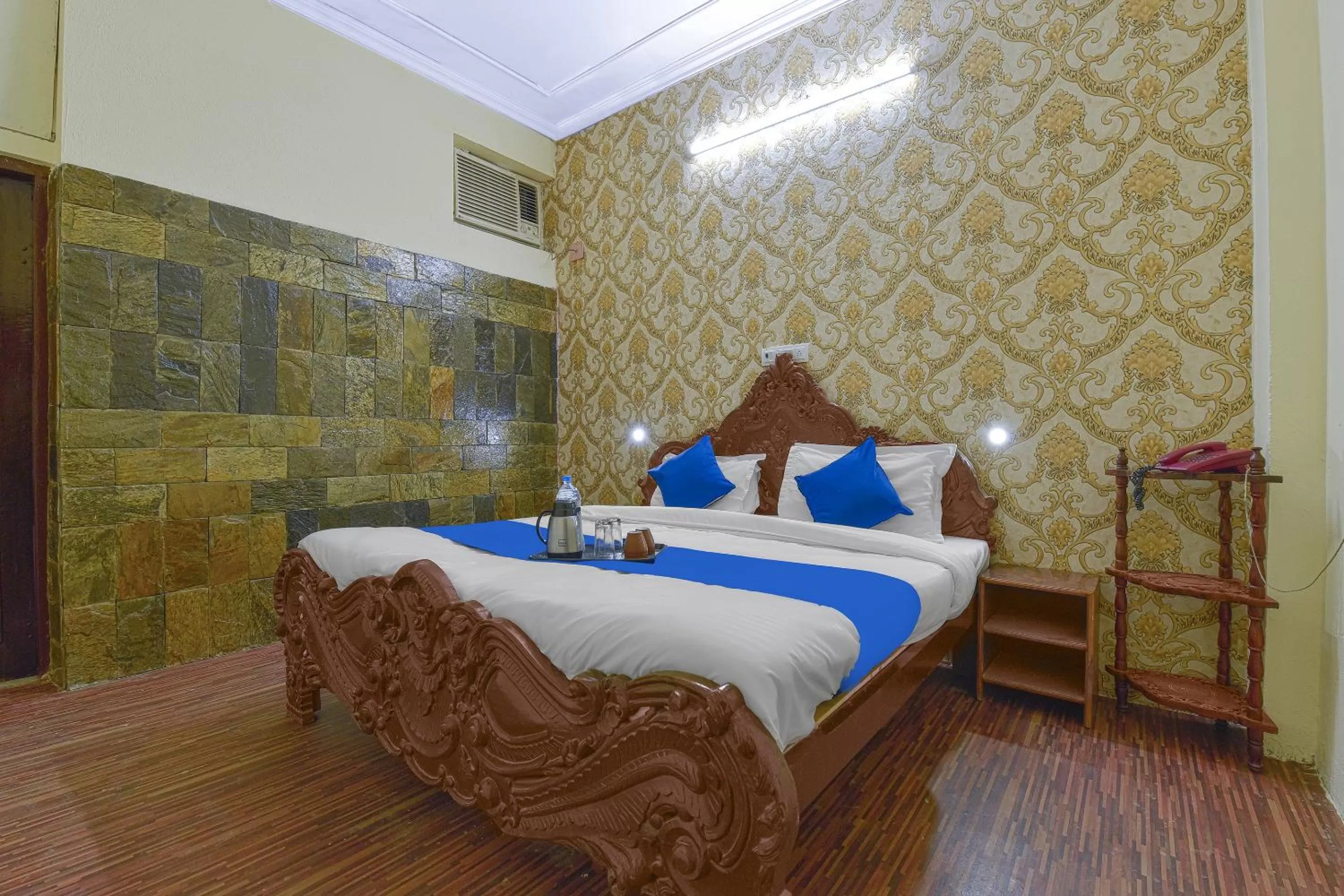 Bed in The Maurvi Inn