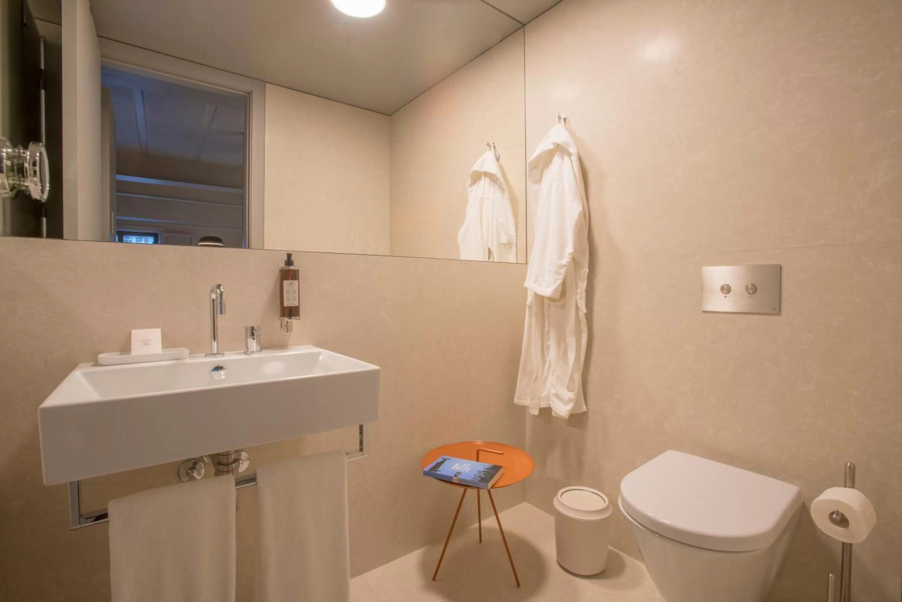 Bathroom in Raw Culture Art & Lofts Bairro Alto