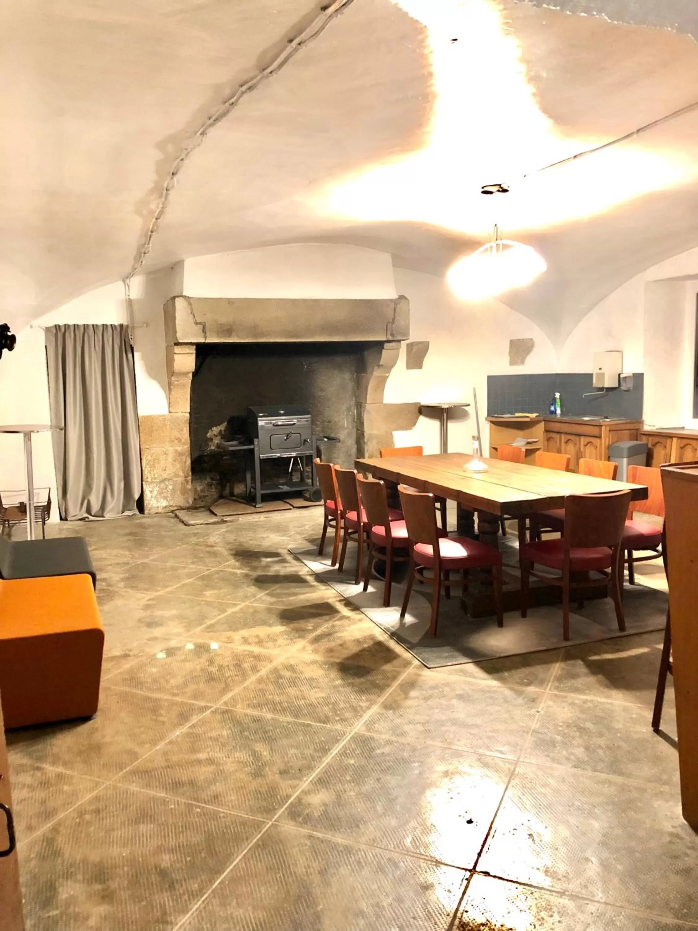 Lounge or bar, Restaurant/Places to Eat in Hôtel Particulier CHÂTEAU DES MARAIS Proximité et vue sur le Lac de Grand lieu