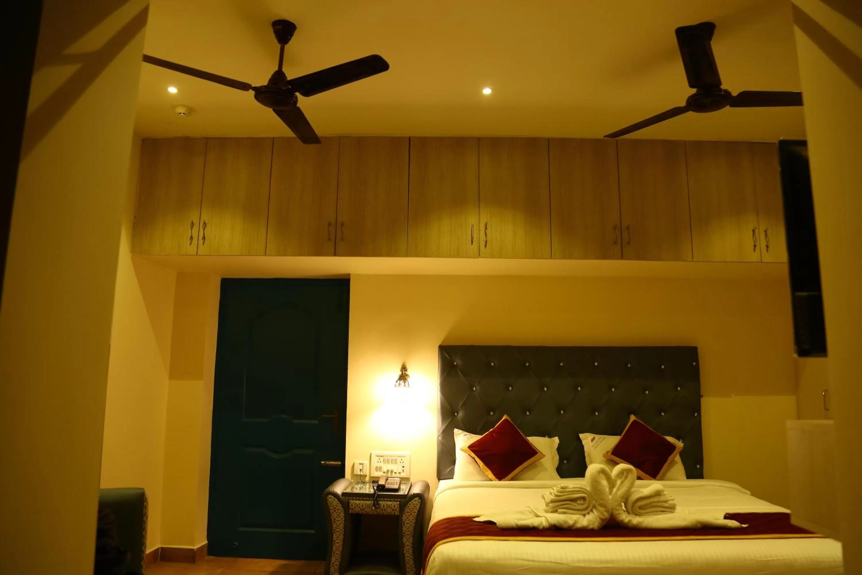 Bed in Zingle Stay Airport Hotel