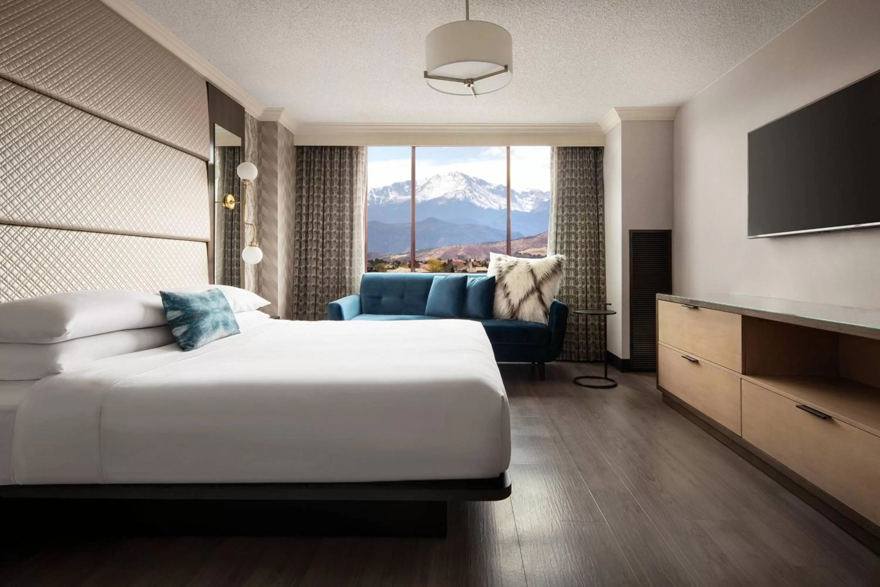 Bedroom, Bed in Colorado Springs Marriott