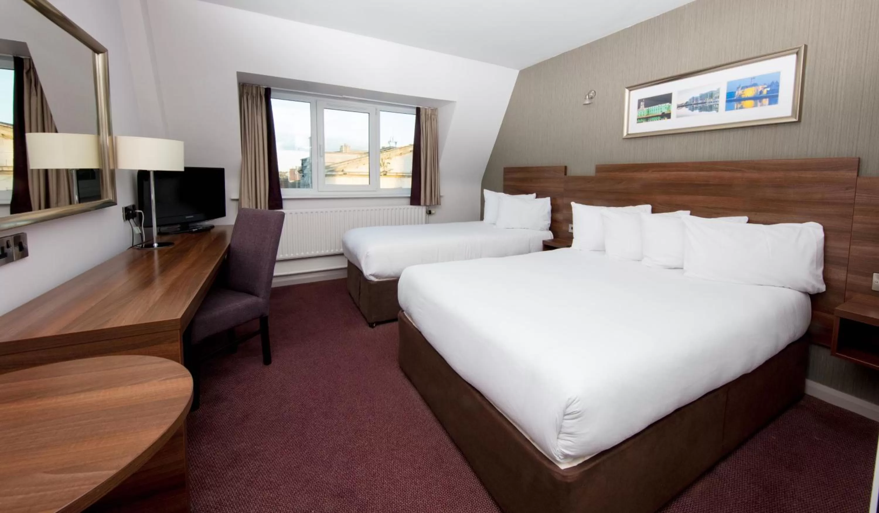 Photo of the whole room, Bed in Leonardo Hotel Cork