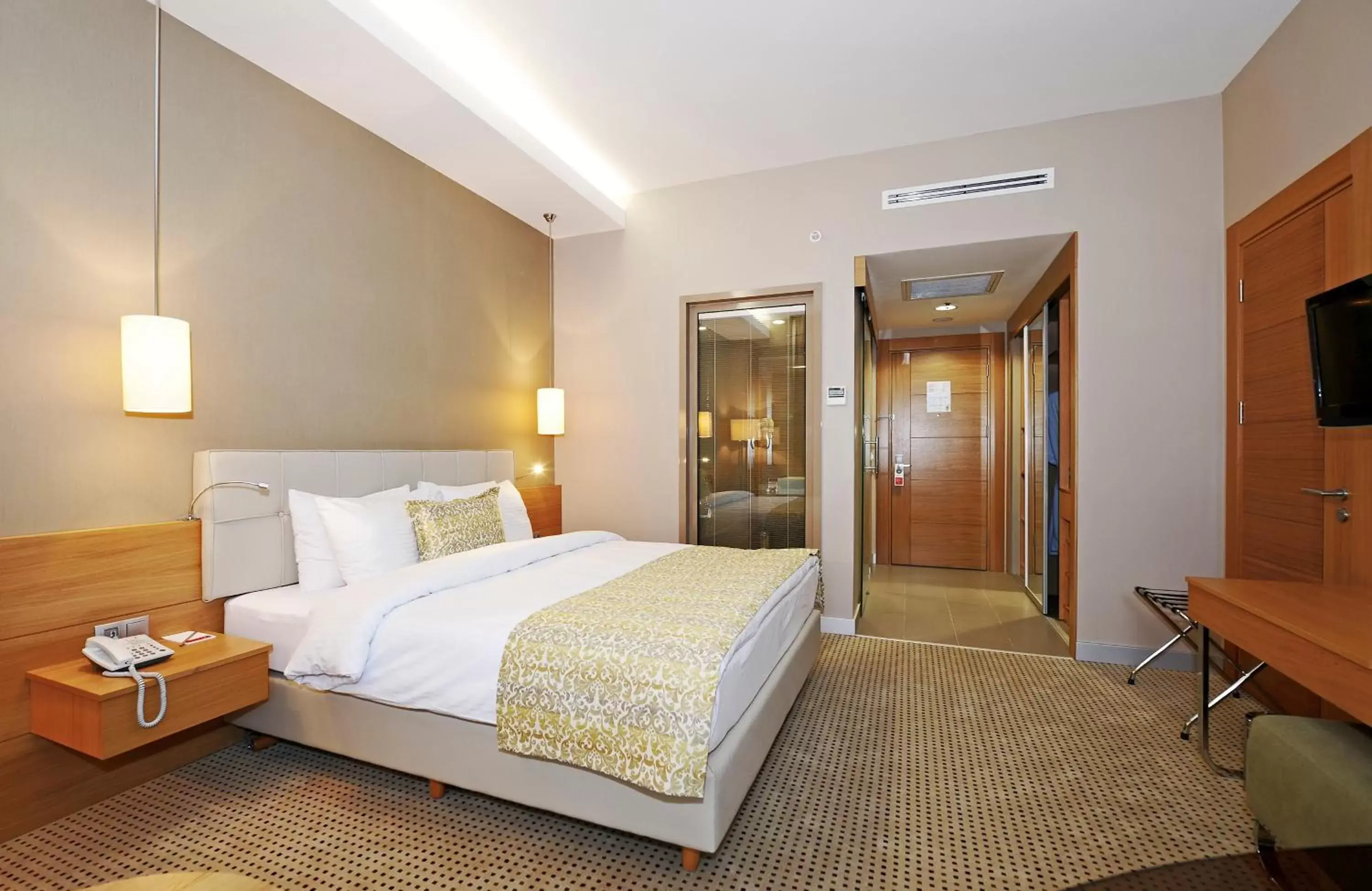 Standard King Room - single occupancy - Non-Smoking in Ramada by Wyndham Podgorica Standard King Room - single occupancy - Non-Smoking in Ramada by Wyndham Podgorica