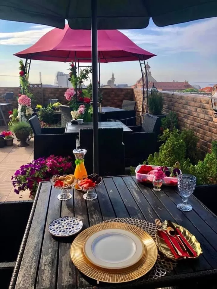 Restaurant/Places to Eat in Belle Epoque Boutique (Adult Only)