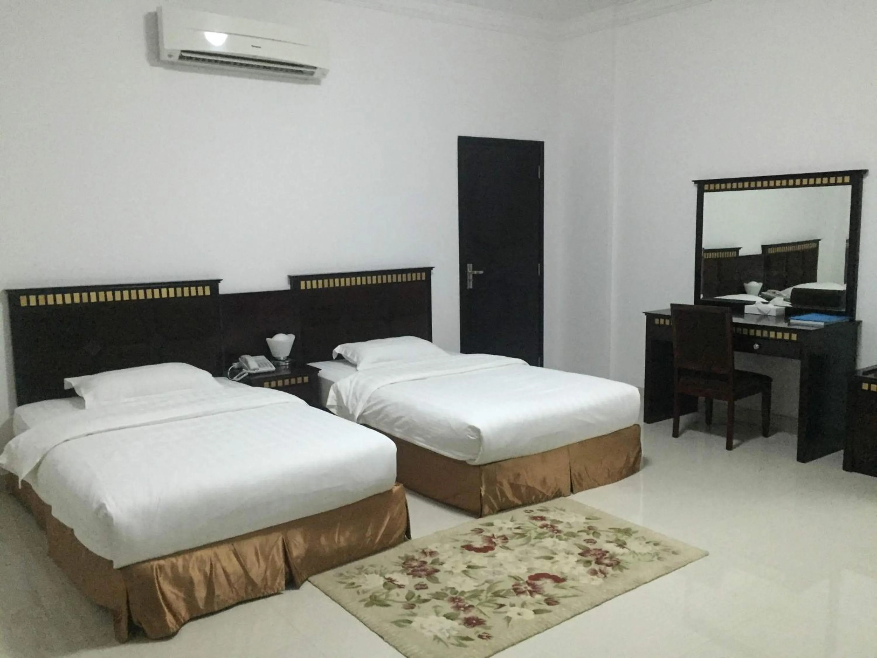 Photo of the whole room, Bed in Beach Resort Salalah