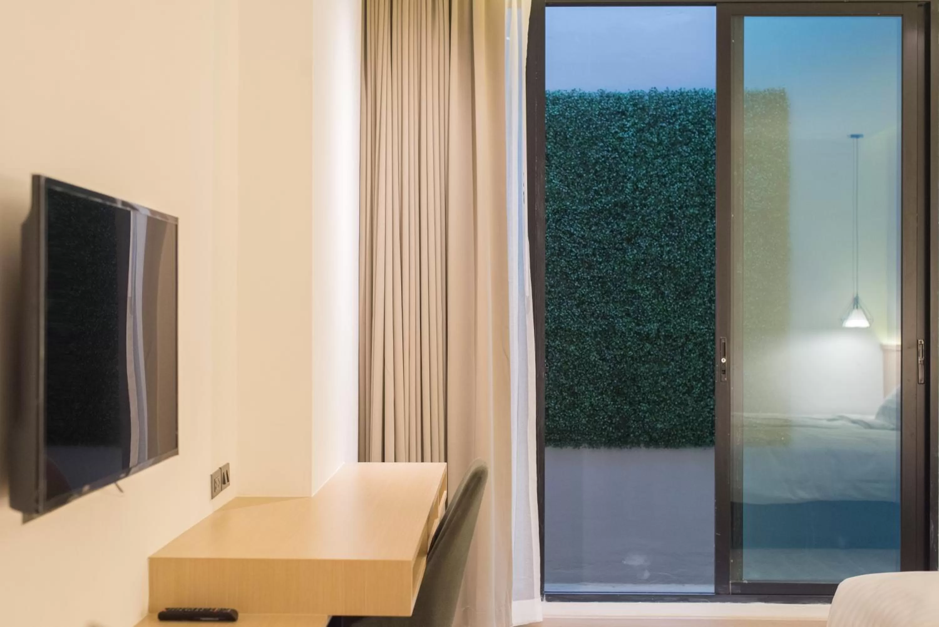 TV and multimedia in Madison Bangkok Hotel