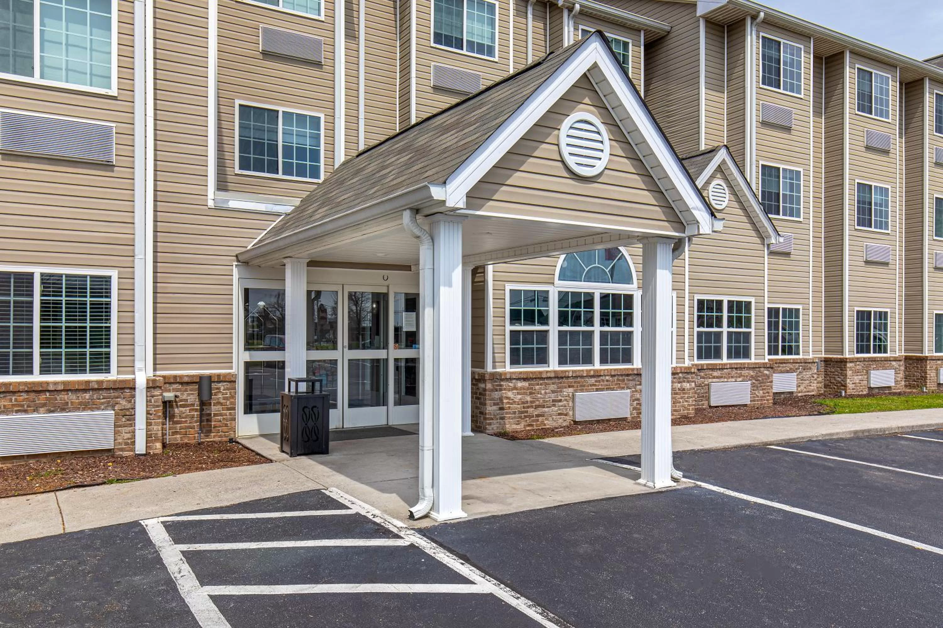 Property building in Microtel Inn & Suites by Wyndham Manchester - Newly Renovated
