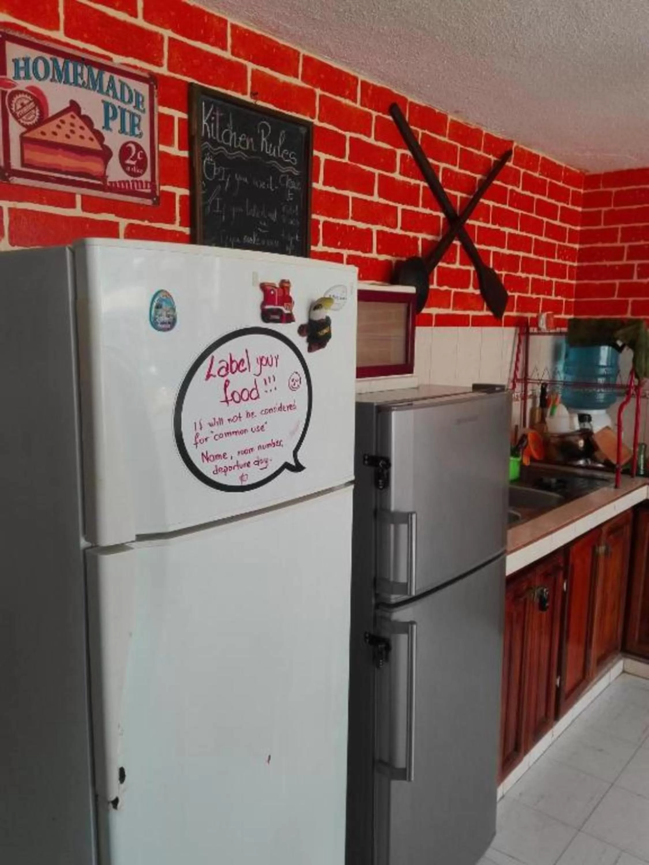 Communal kitchen, Kitchen/Kitchenette in Flying Donkey