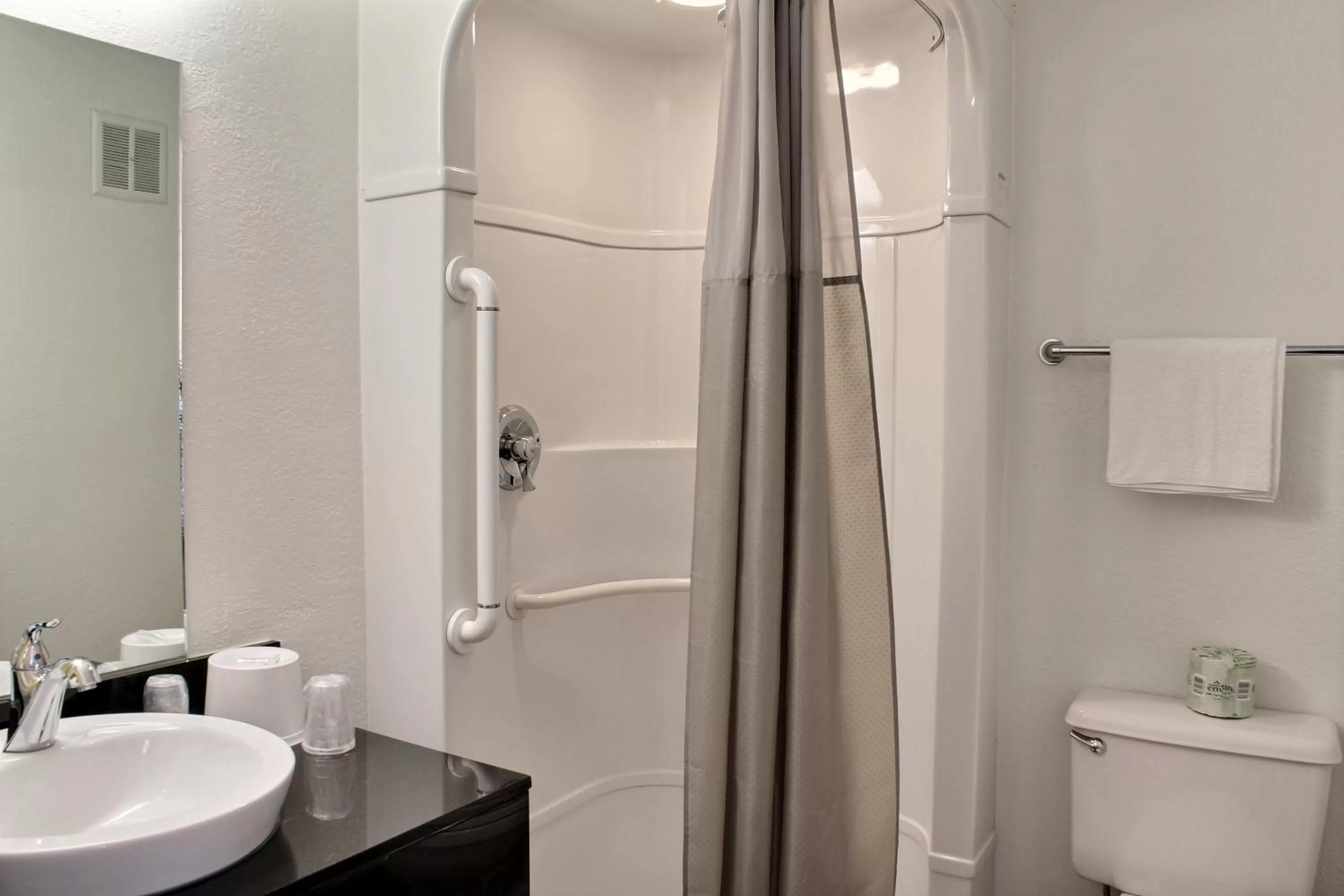 Bathroom in Motel 6-San Luis Obispo, CA - North