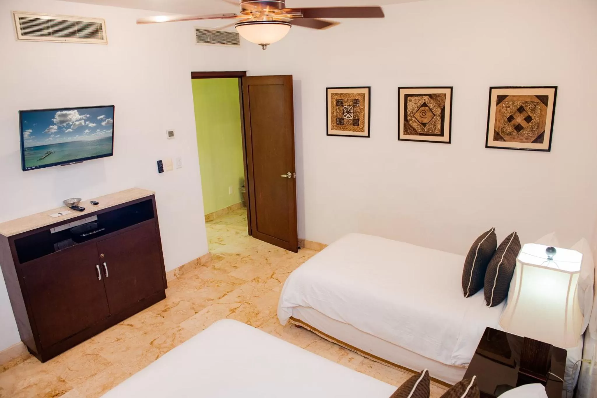 Bed in Maya Villa Condo Hotel and Beachclub