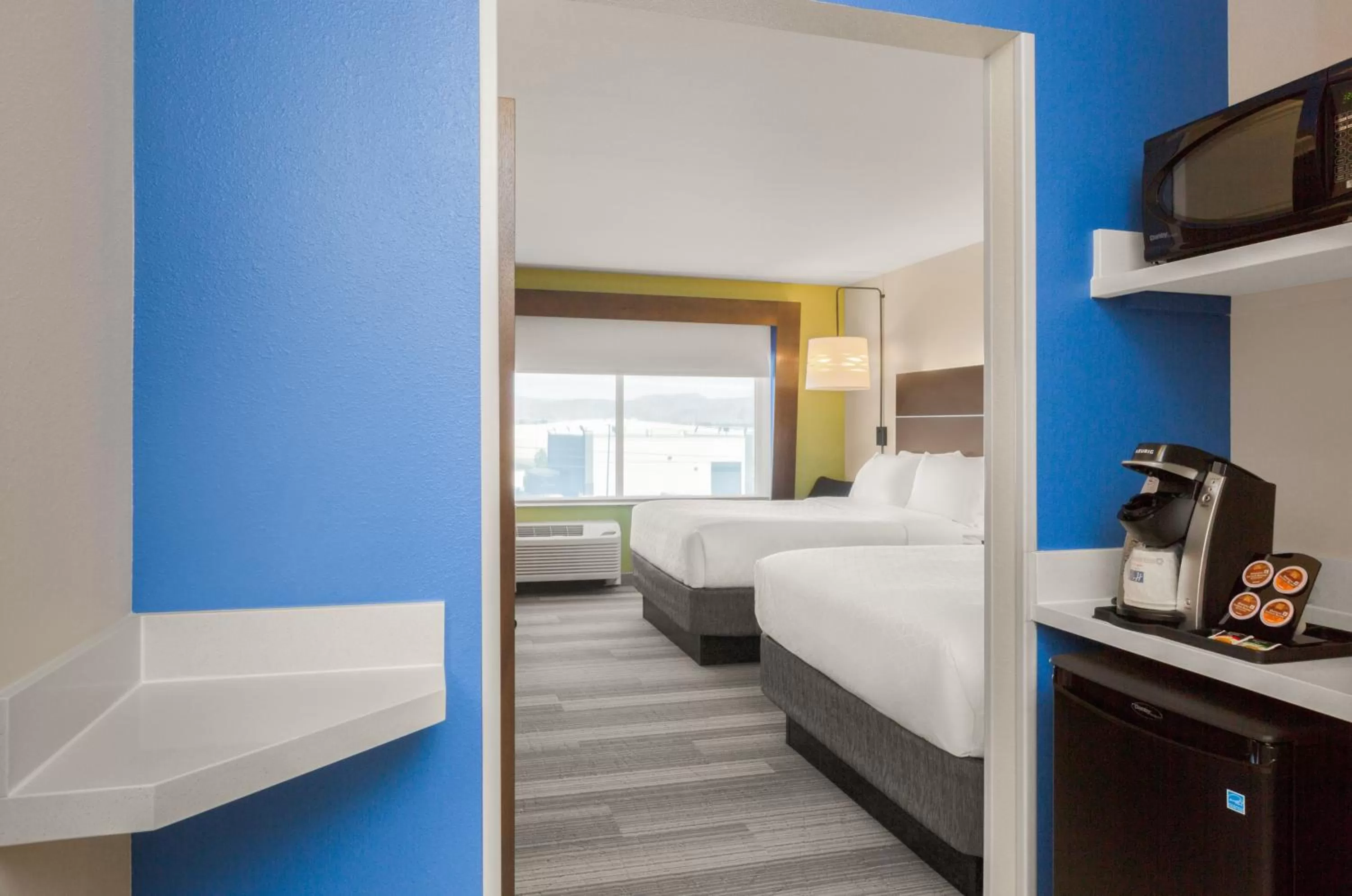 Photo of the whole room, Bed in Holiday Inn Express & Suites - Union Gap - Yakima Area by IHG