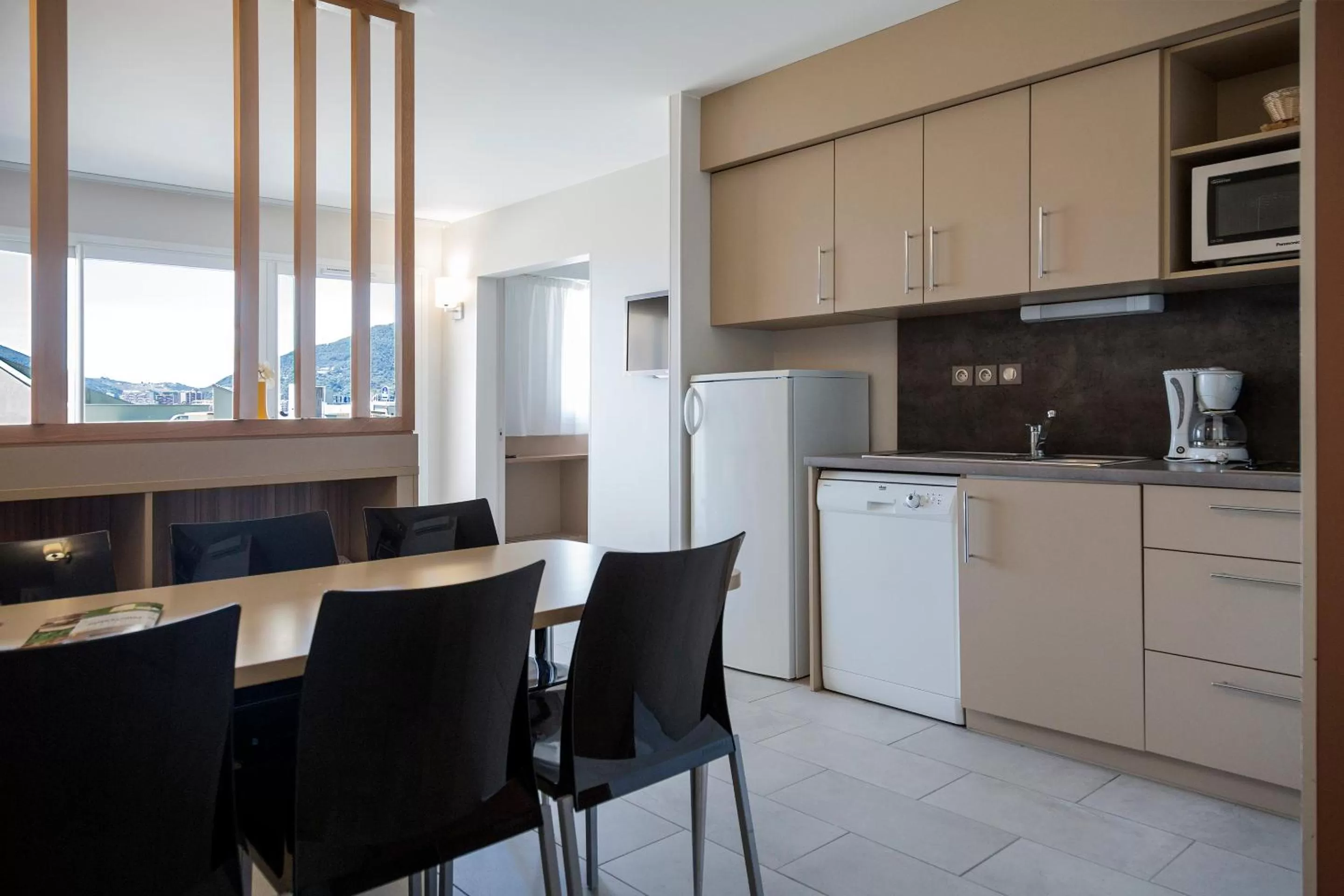 Kitchen or kitchenette in Best Western Plus Ajaccio Amirauté