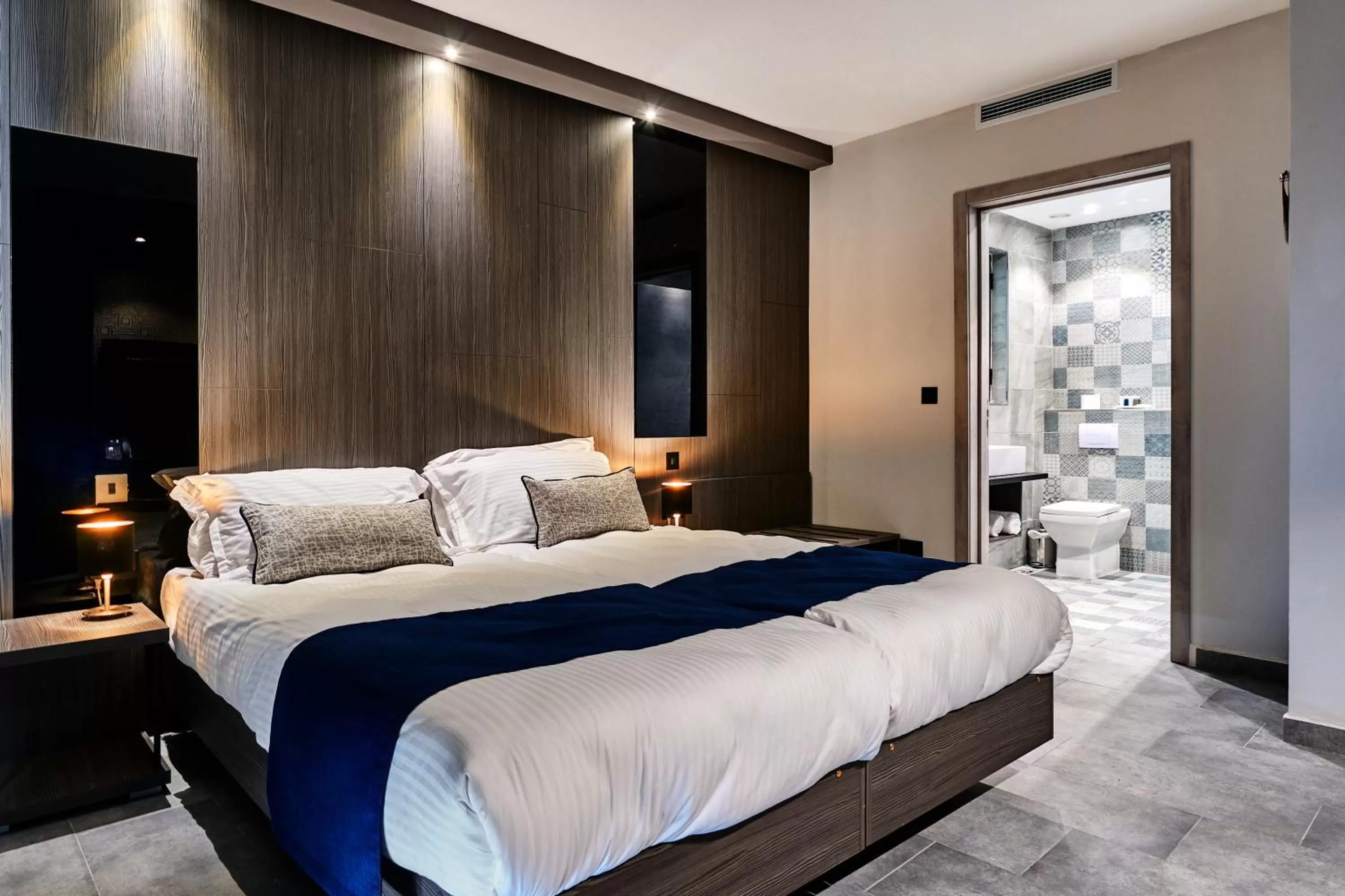 Bedroom, Bed in The District Hotel