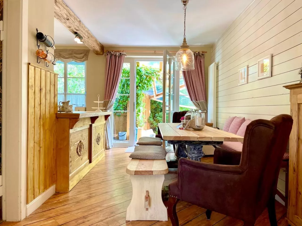 kitchen, Seating Area in Weißt Du noch - Gästehäuser & Suiten