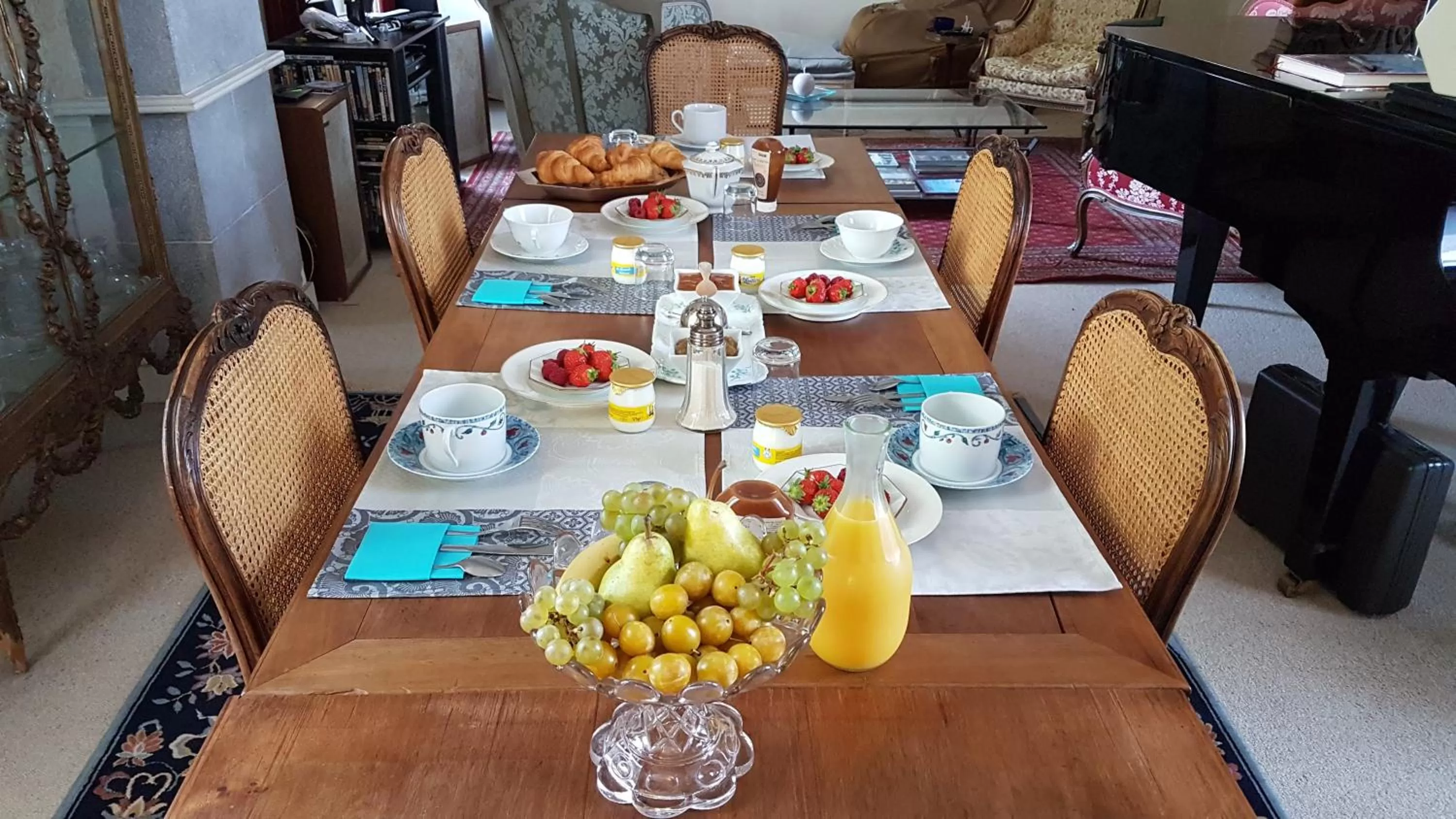 Continental breakfast in Le Manoir de la Bigotière