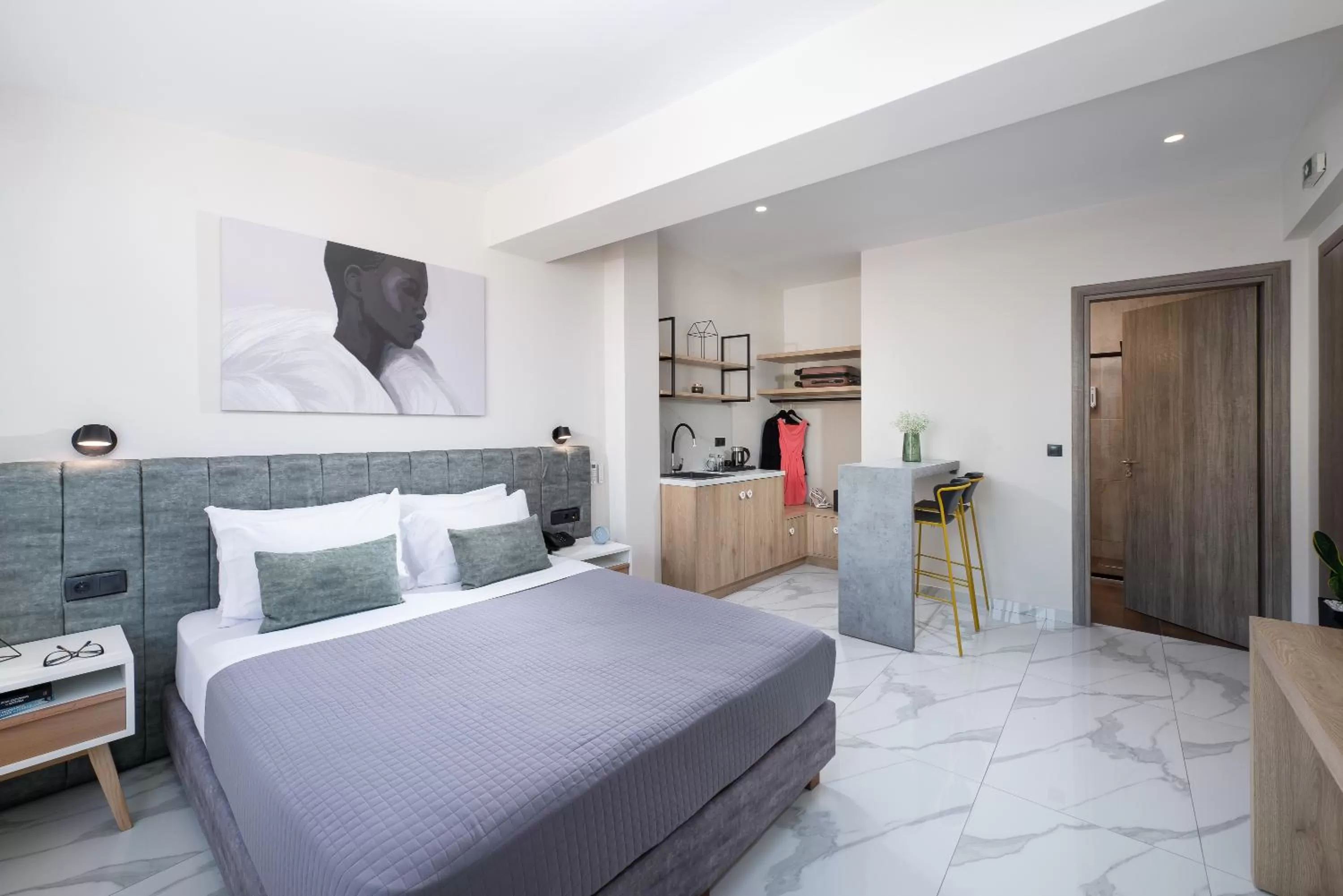 Photo of the whole room, Bed in Enattica Suites