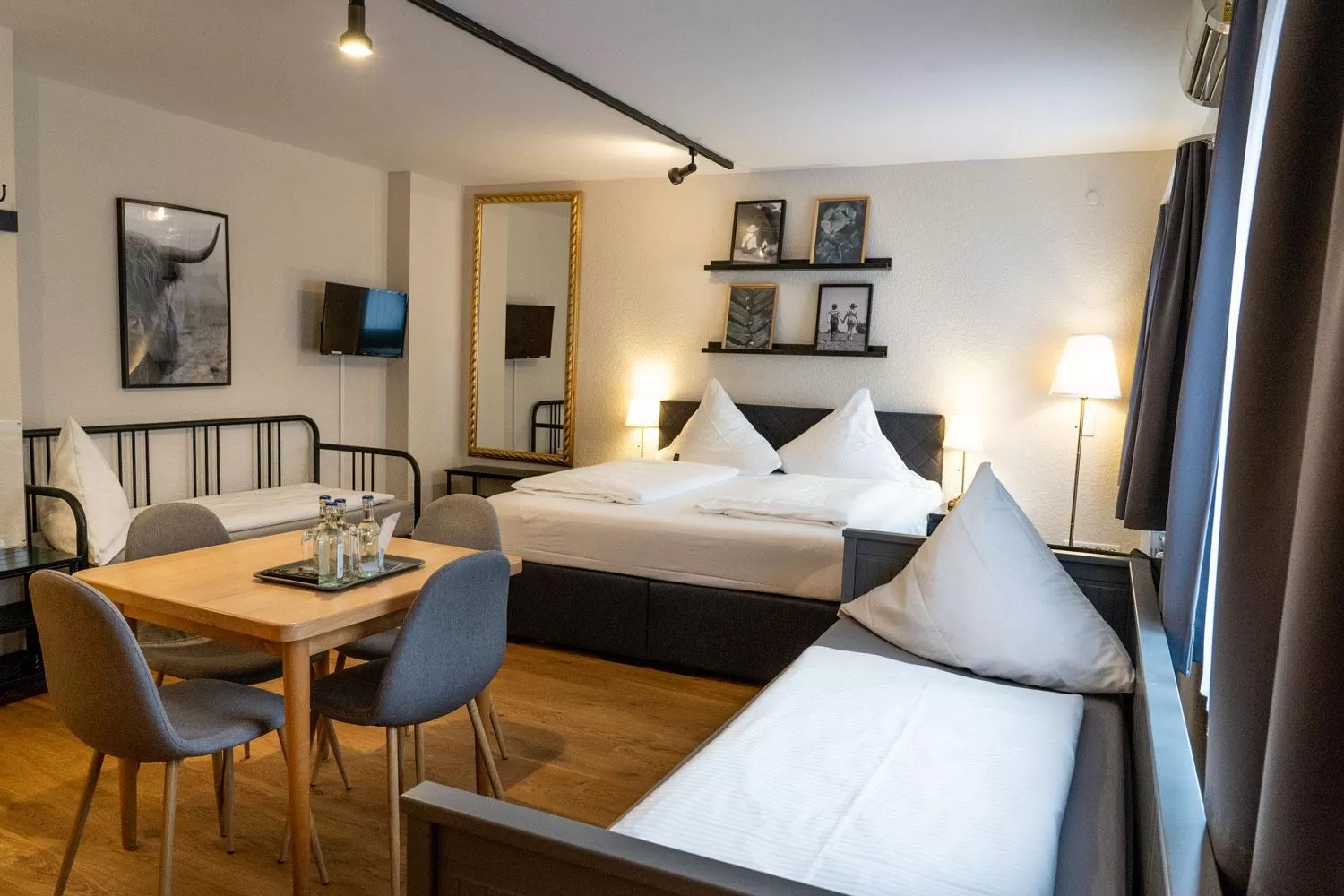 Photo of the whole room, Bed in Hotel Beim Schupi Karlsruhe