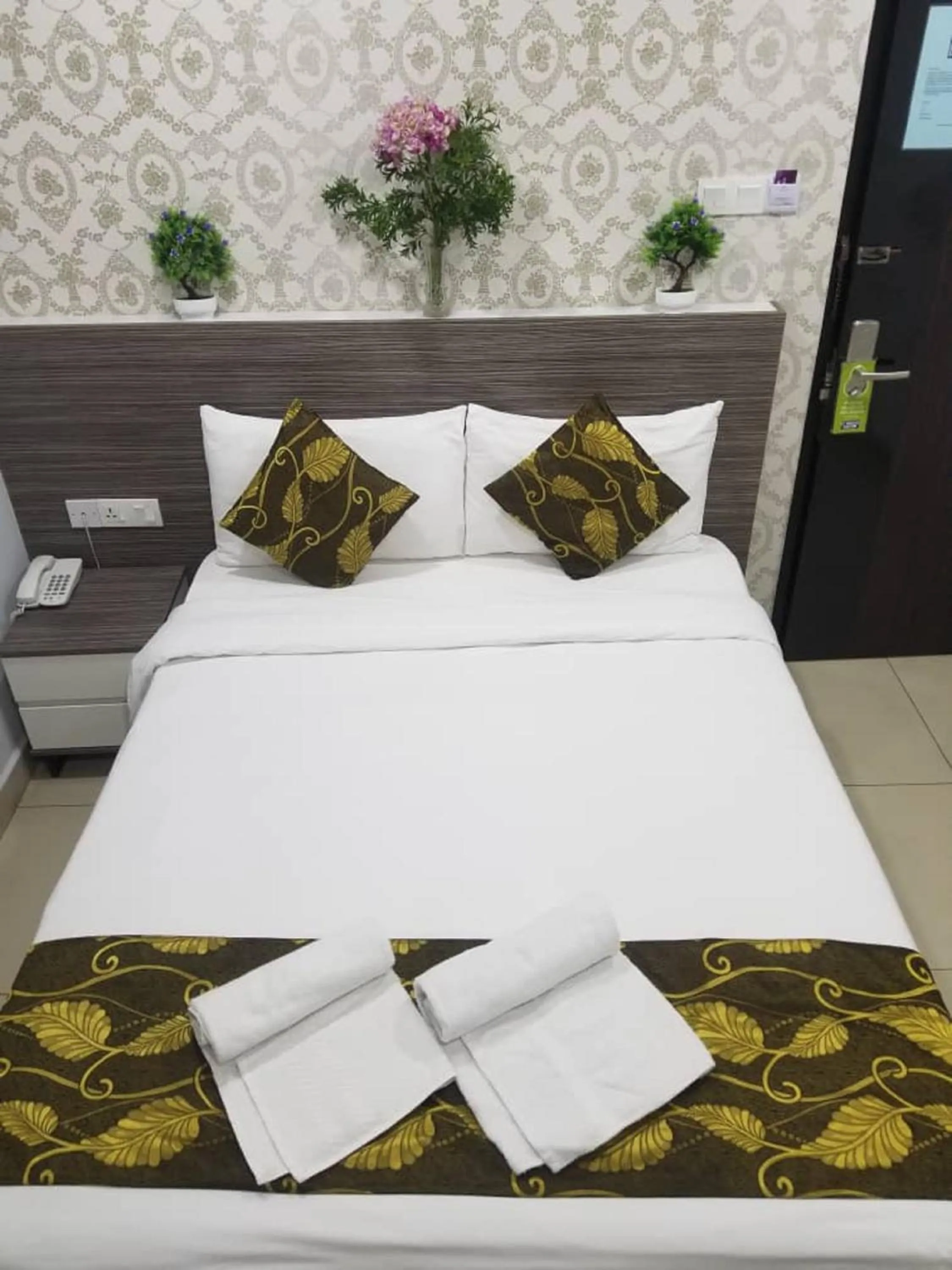 Bedroom, Bed in D'Metro Hotel