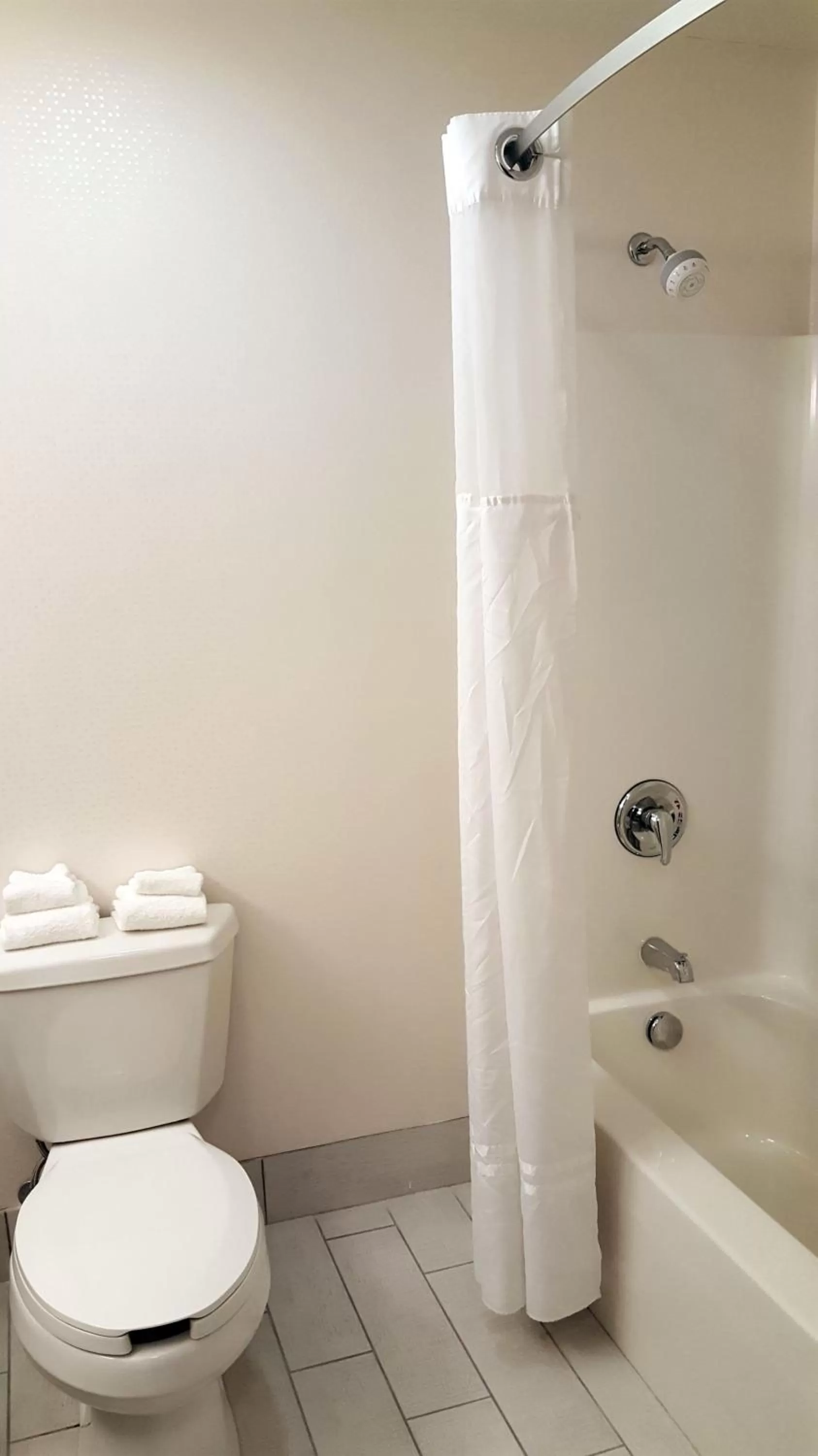 Shower in Holiday Inn & Suites Syracuse Airport - Liverpool by IHG