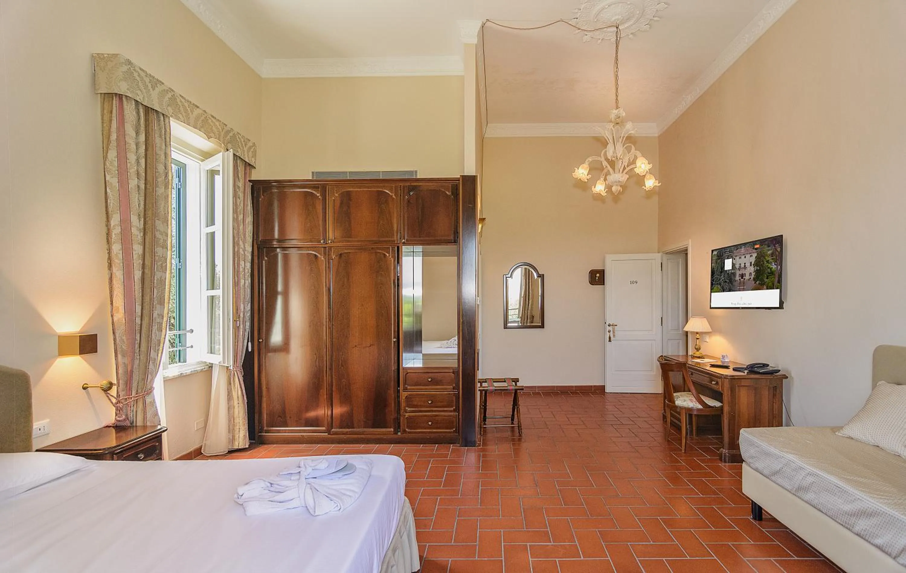 Photo of the whole room, Bed in Hotel Villa San Michele