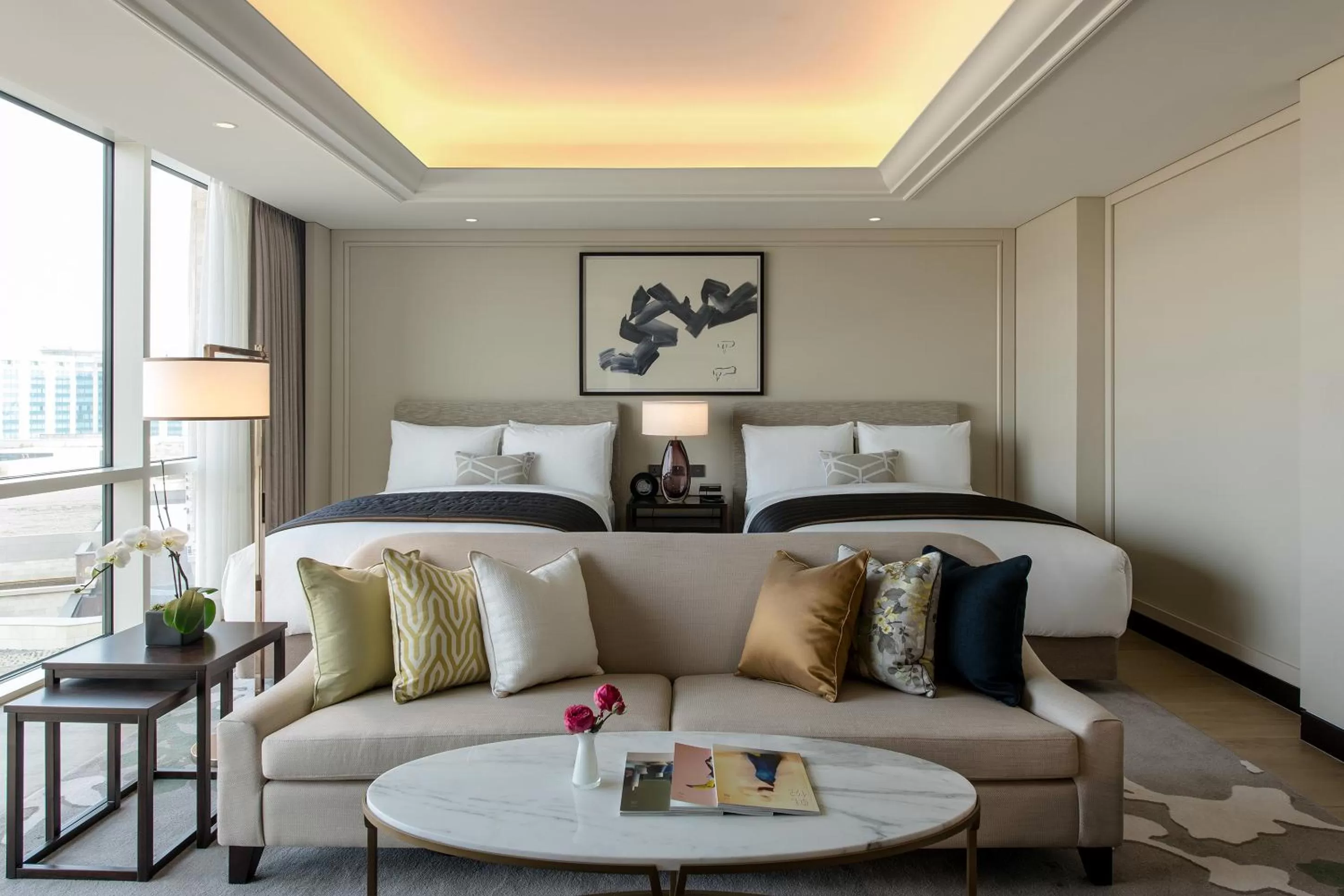 Photo of the whole room in Paradise City