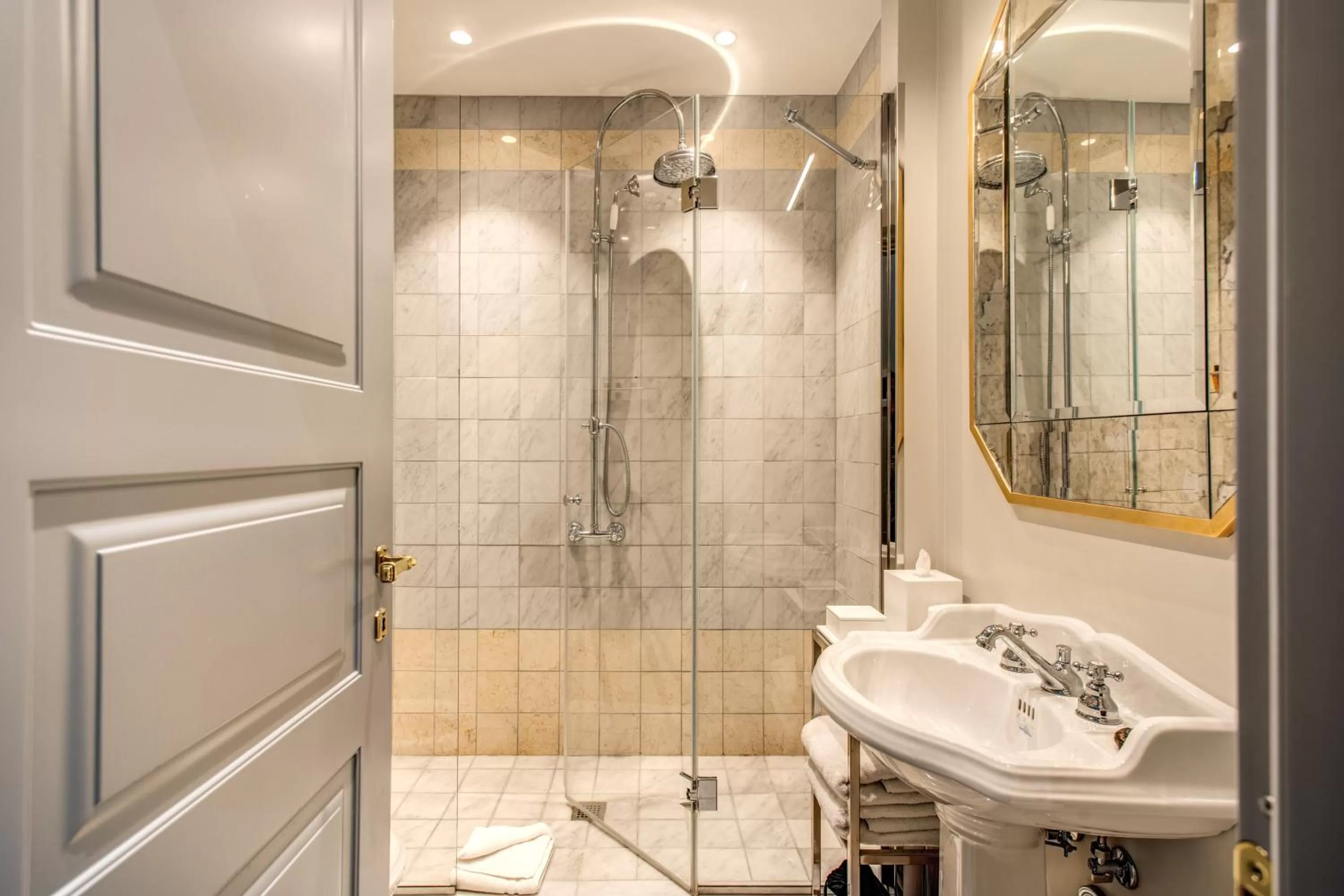 Shower in Martius Private Suites Hotel