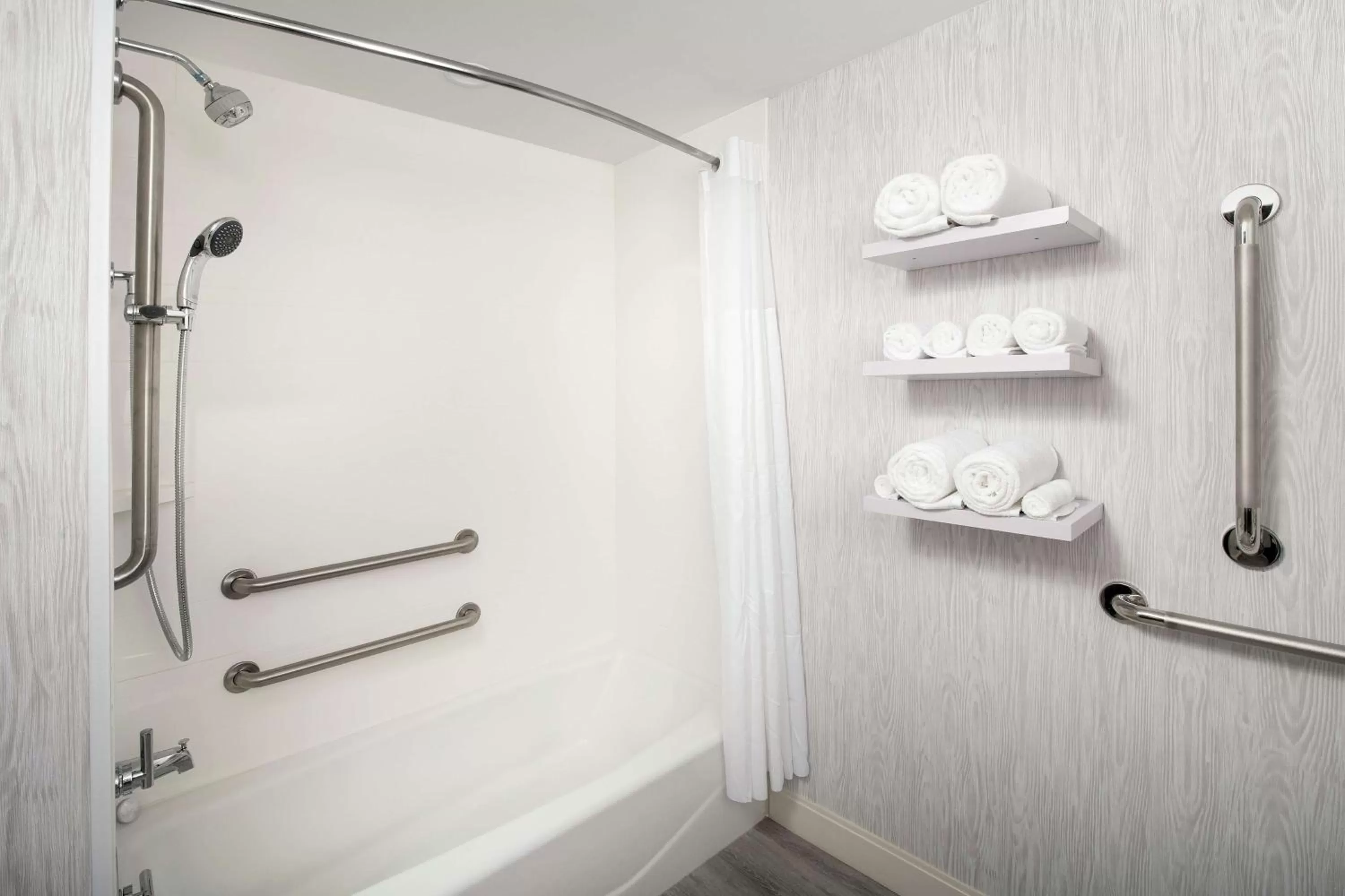 Bathroom in Hampton Inn Marathon - Florida Keys