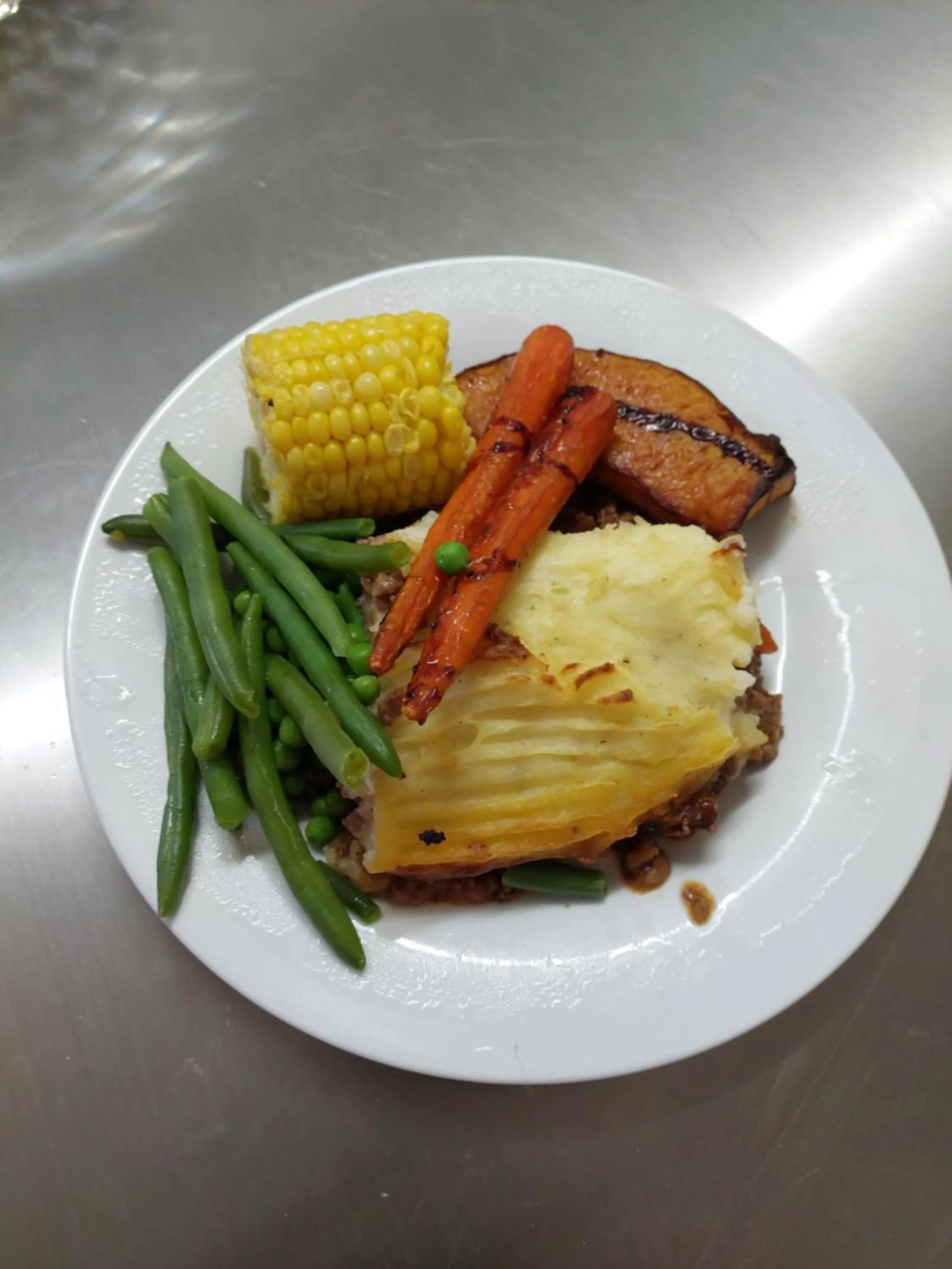 Food in Settlers Motor Inn