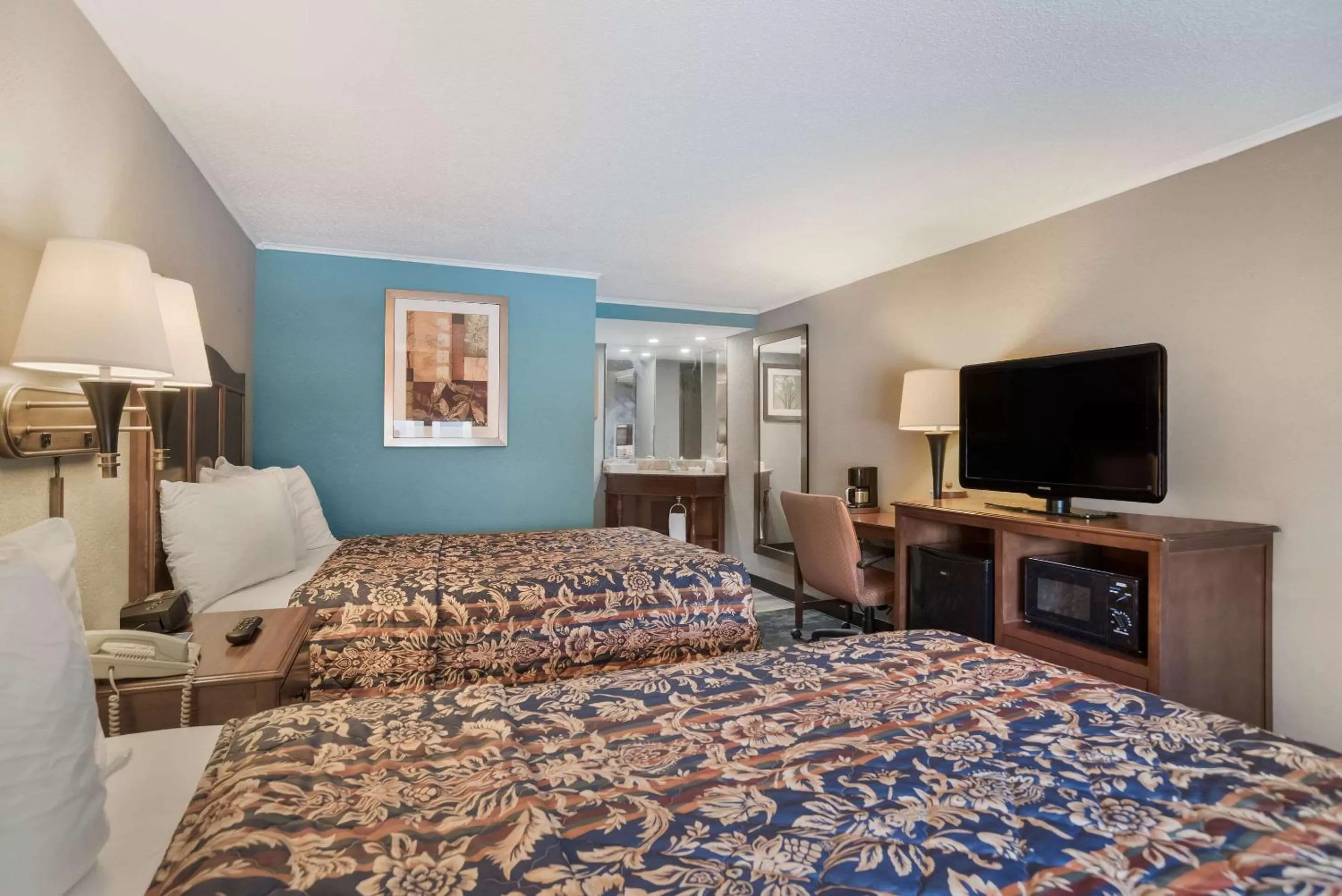 Bedroom, Bed in Rodeway Inn Carlisle North