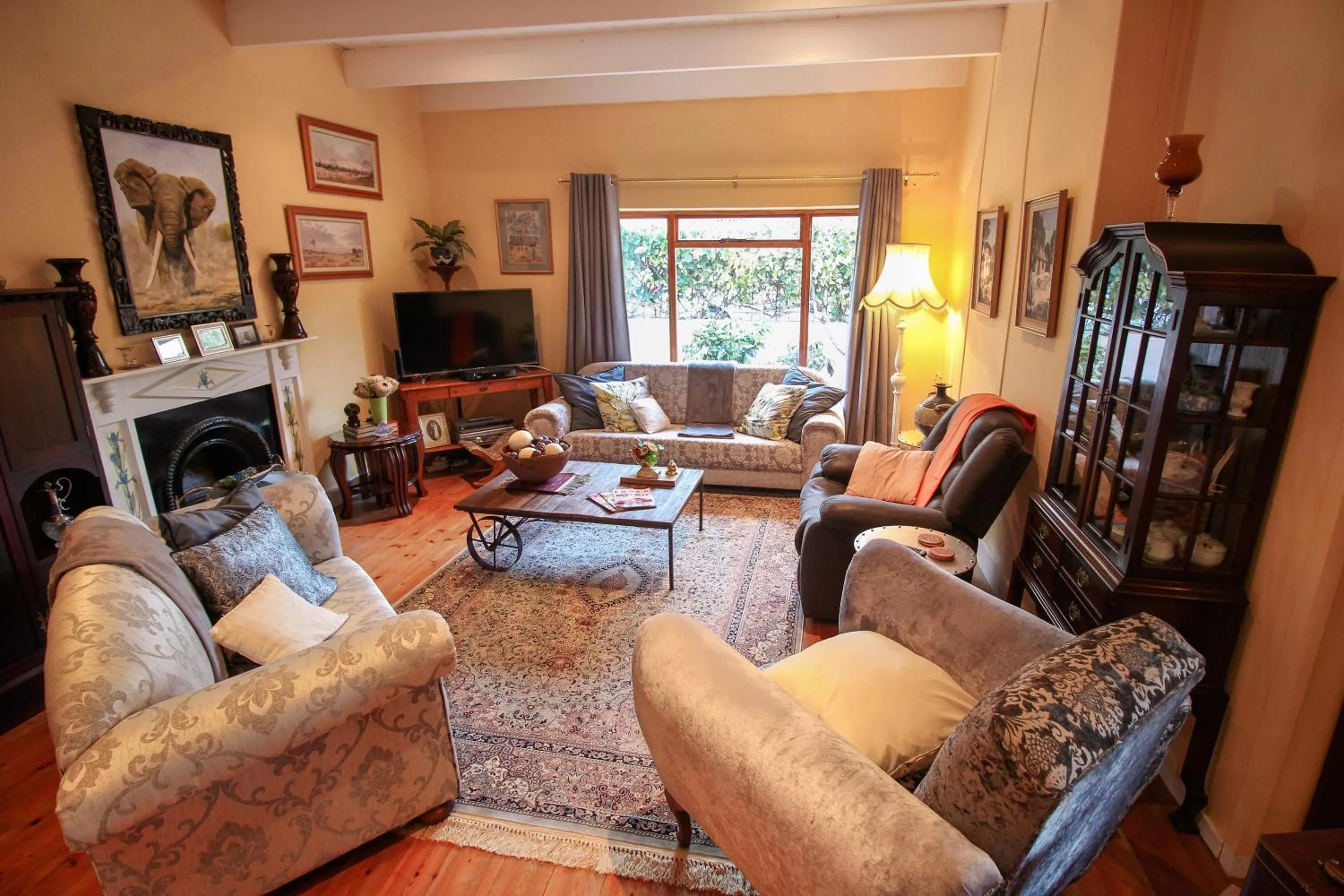 Communal lounge/ TV room in Squirrels Corner