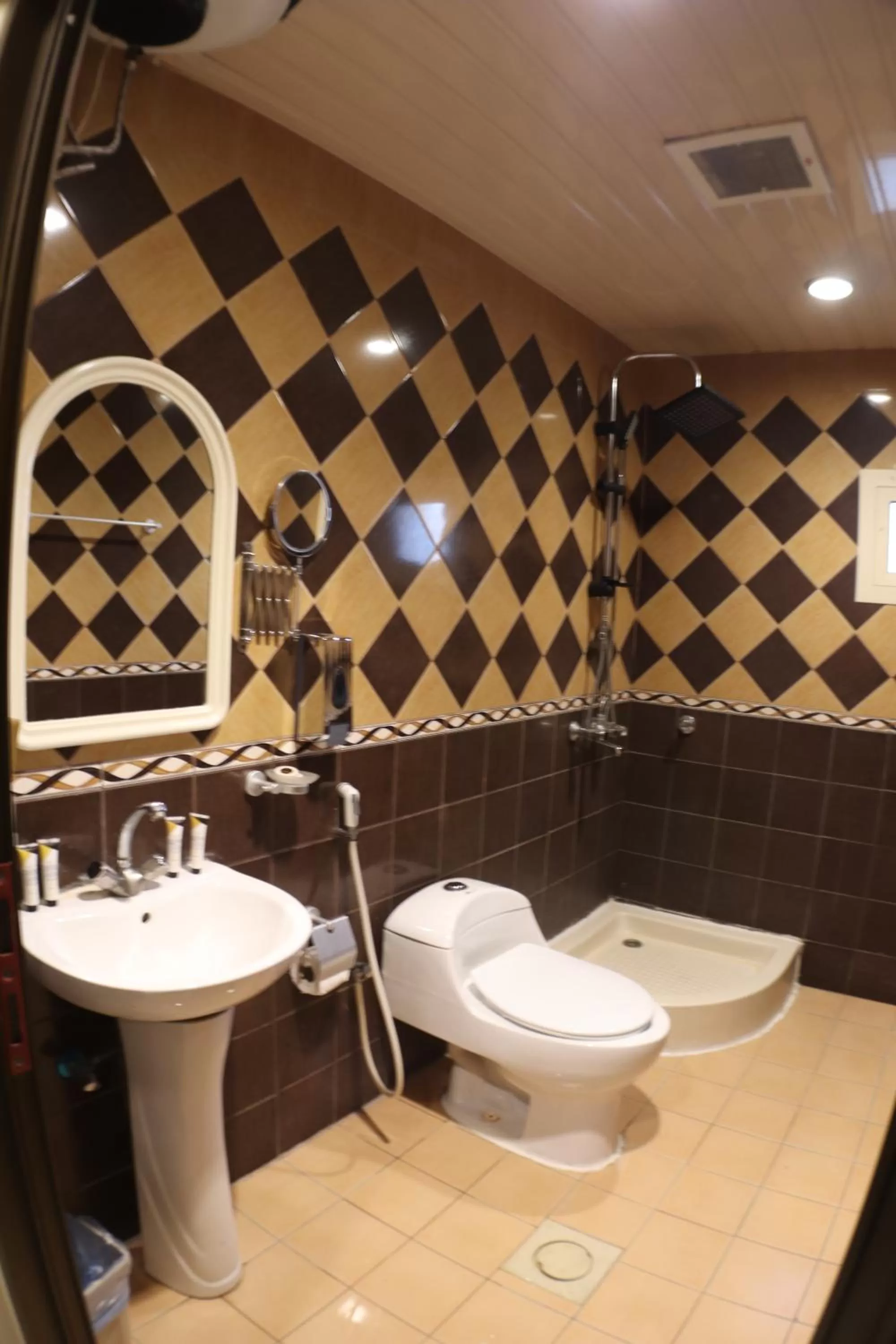 Toilet in Maskan Al Dyafah Hotel Apartments