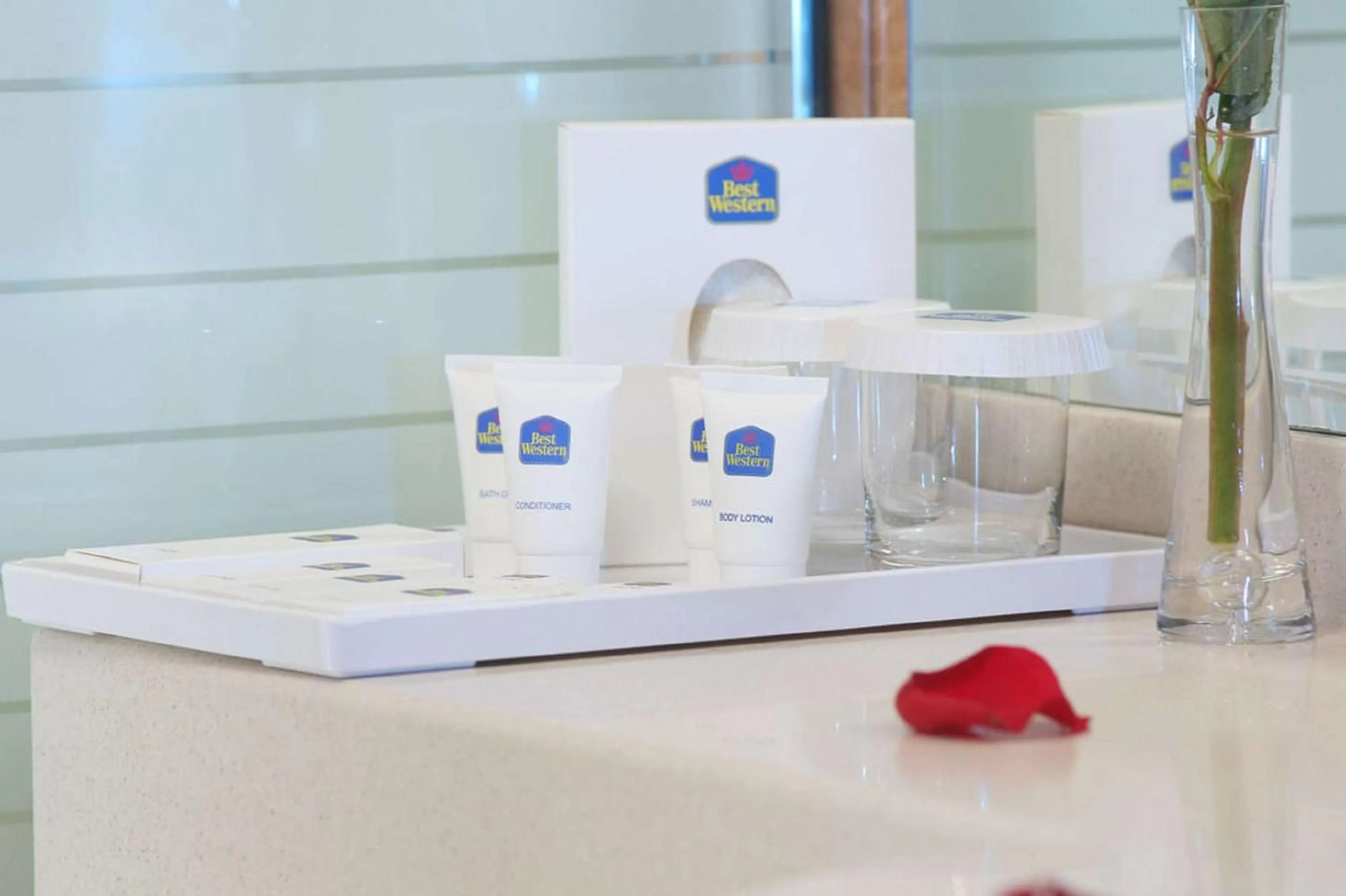 Photo of the whole room in Best Western Plus Salmiya