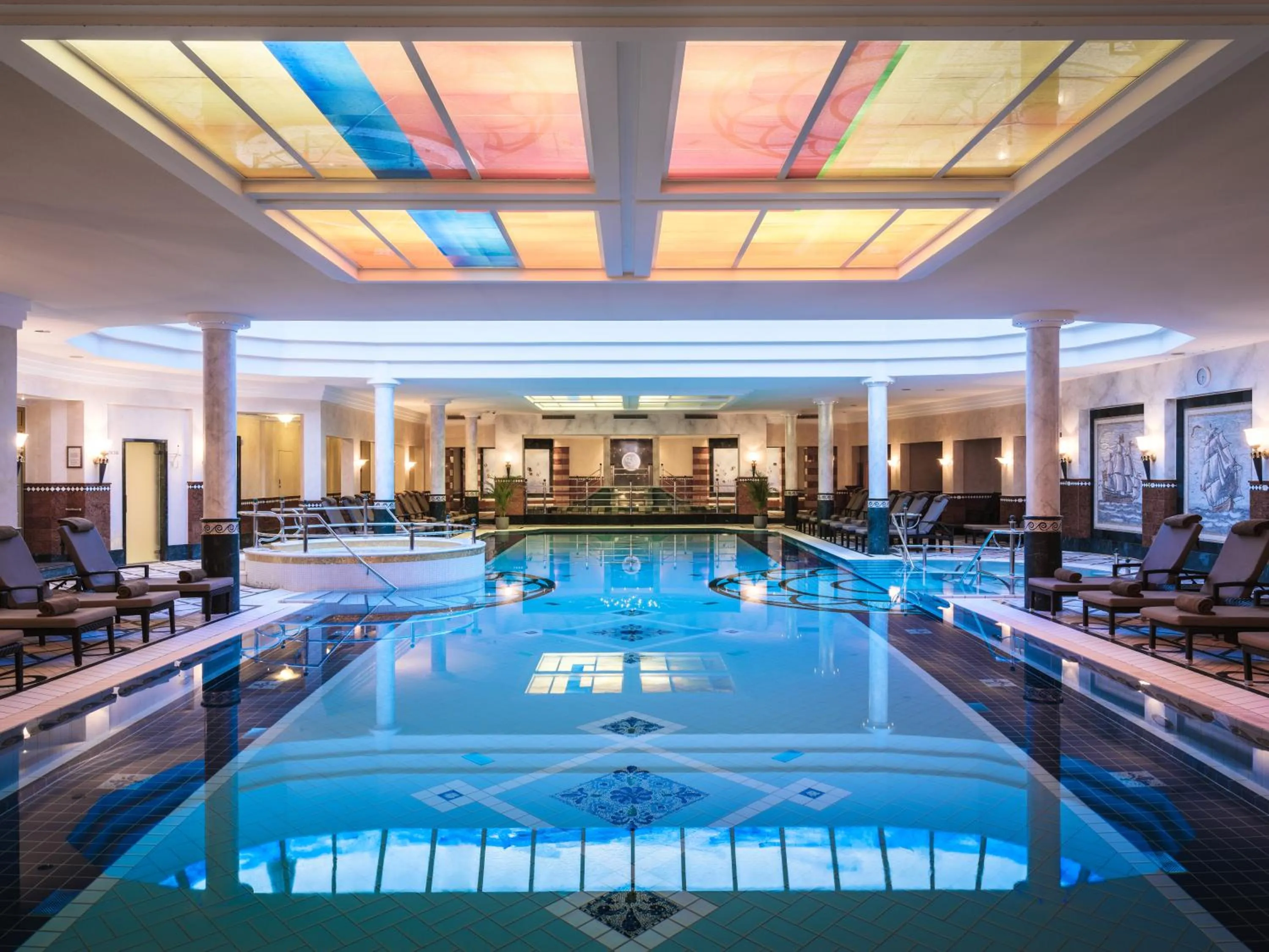 Swimming pool in Althoff Seehotel Überfahrt