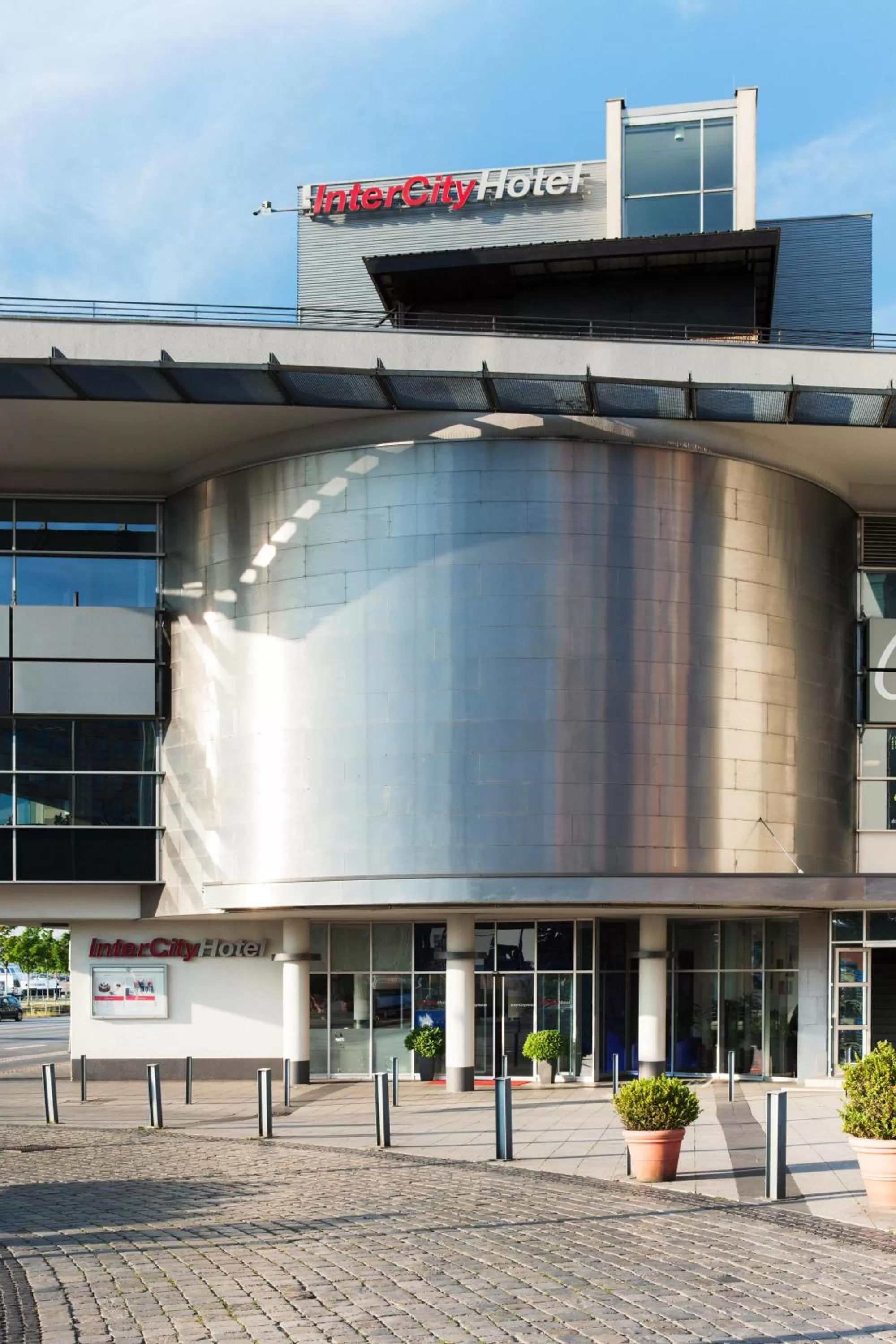 Facade/entrance in IntercityHotel Kiel