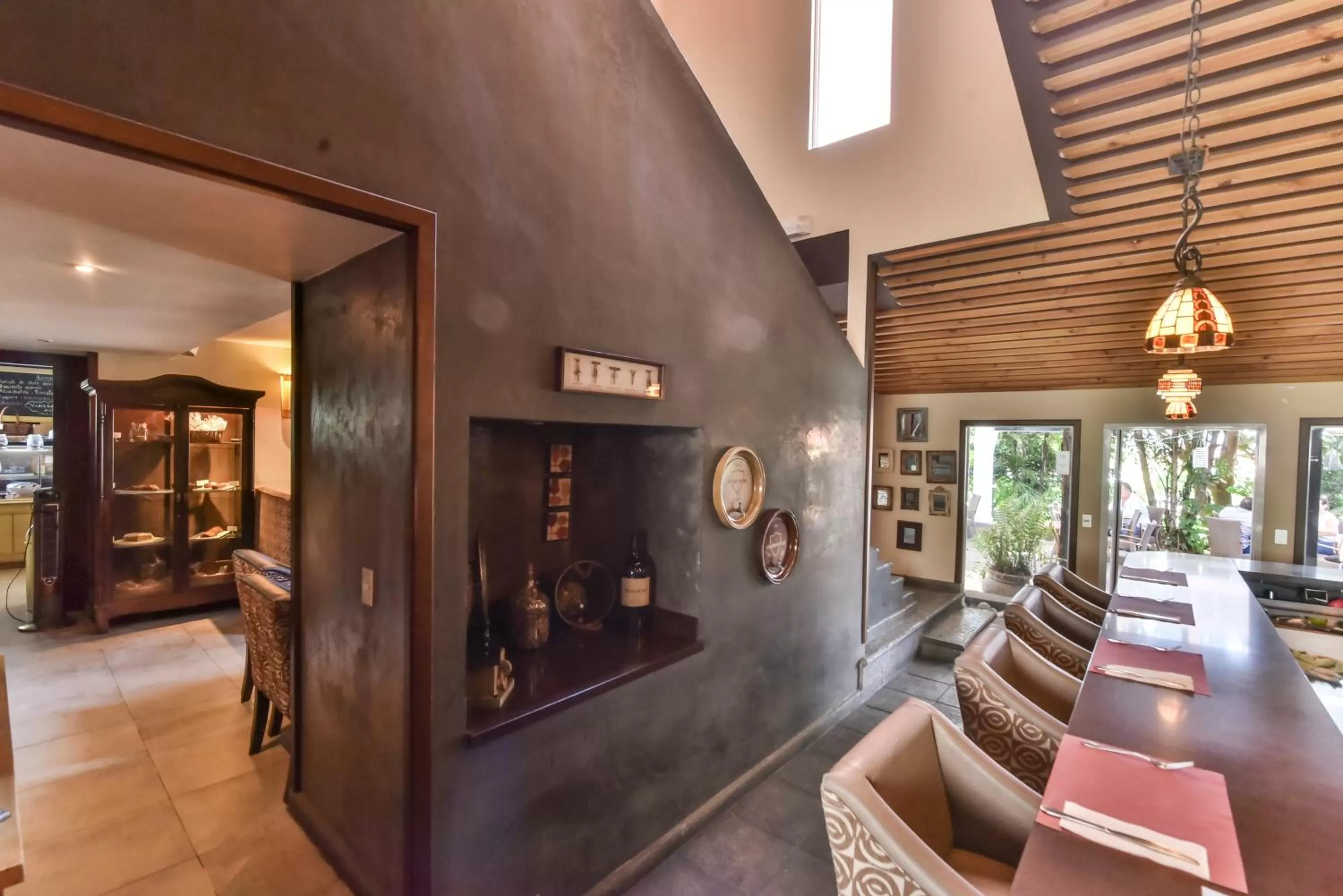 Lounge or bar in La Riviera Hotel