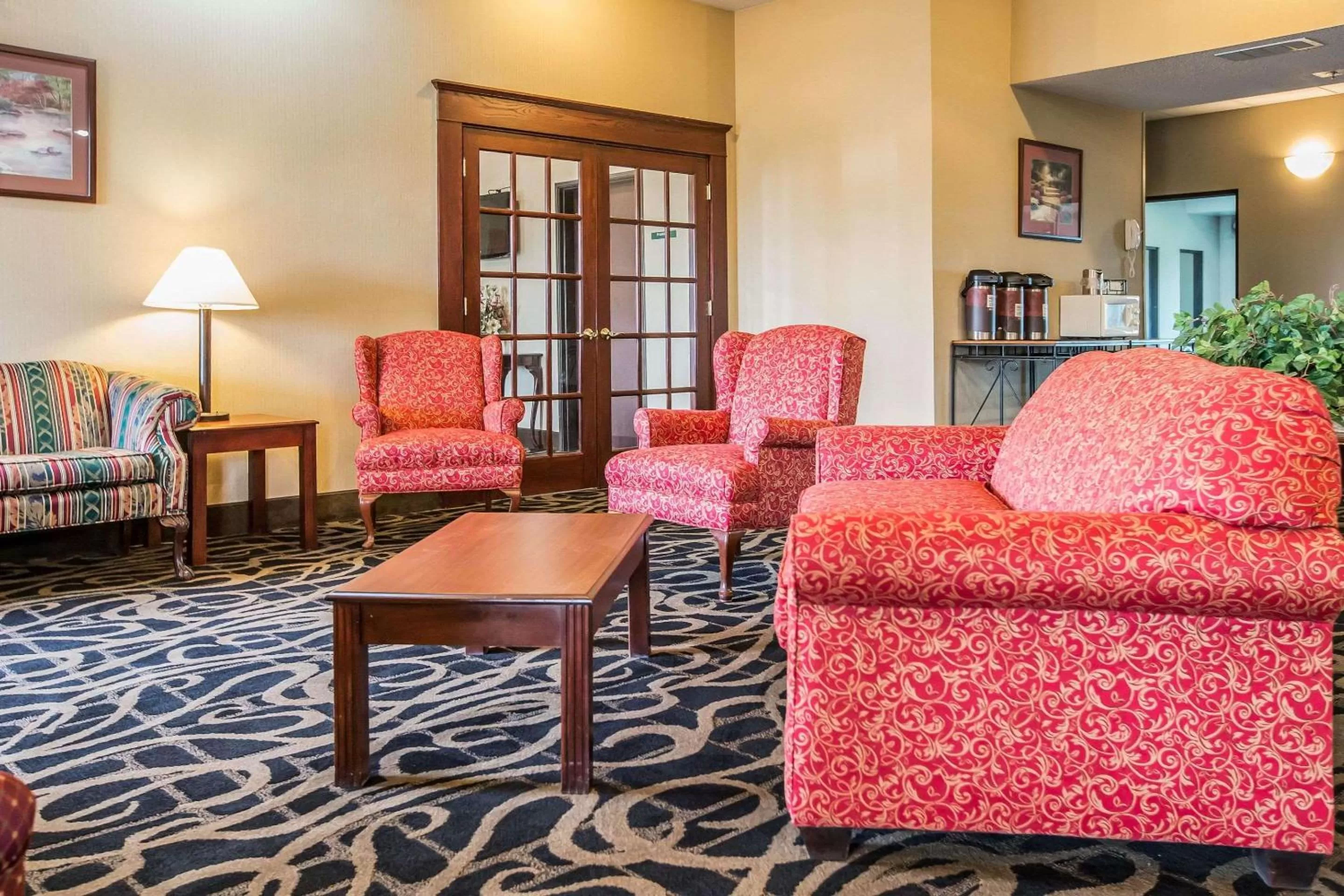Lobby or reception in Quality Inn & Suites Mendota near I-39