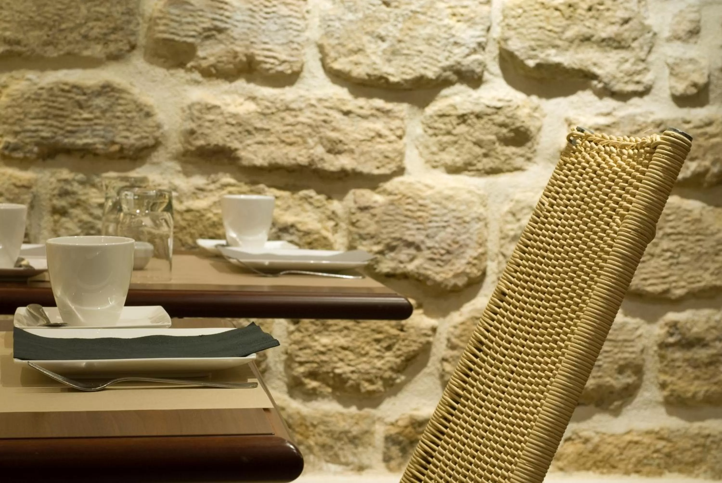 Restaurant/places to eat in Hôtel de l'Exposition - Tour Eiffel