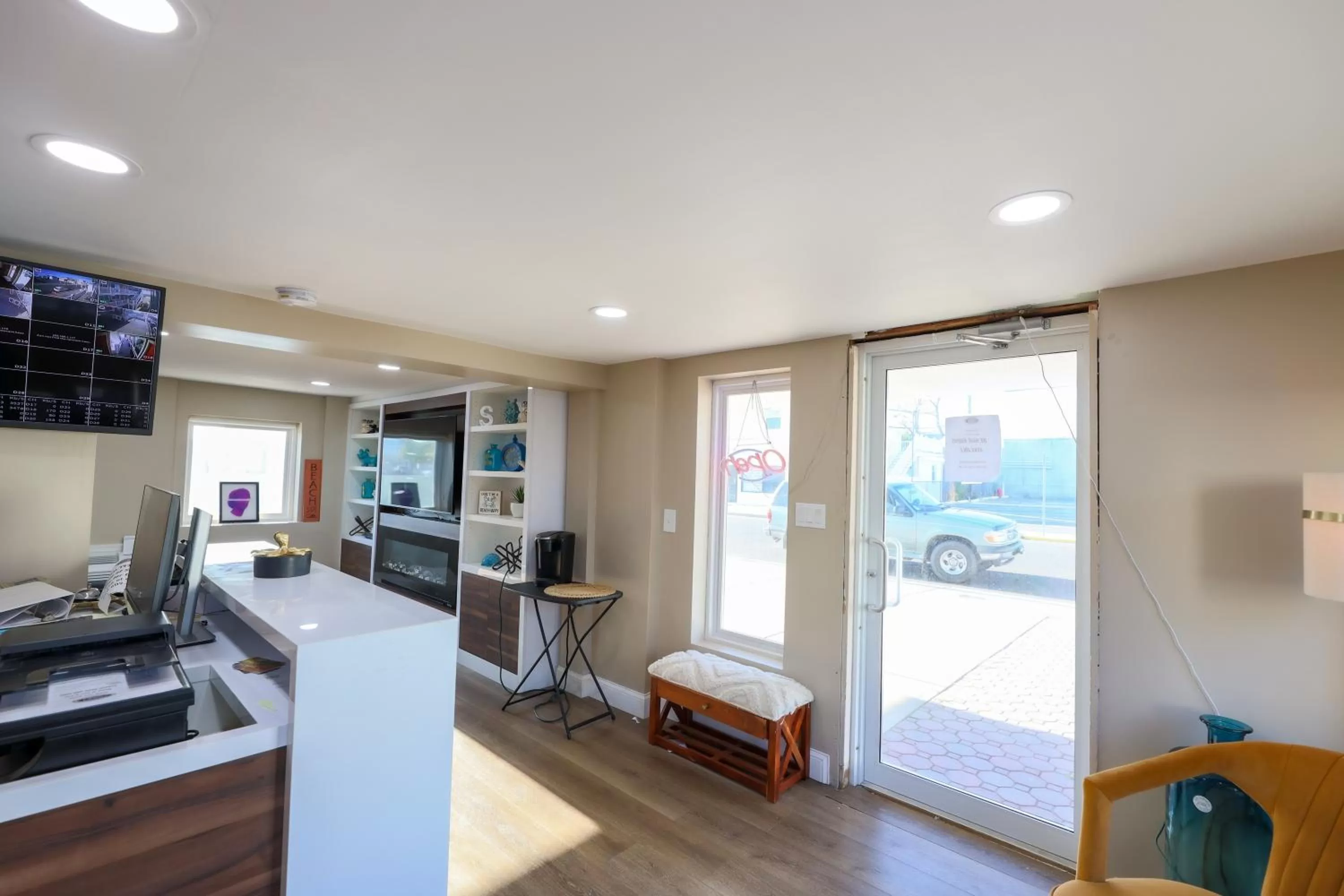 Lobby or reception in Seaside Sands Inn