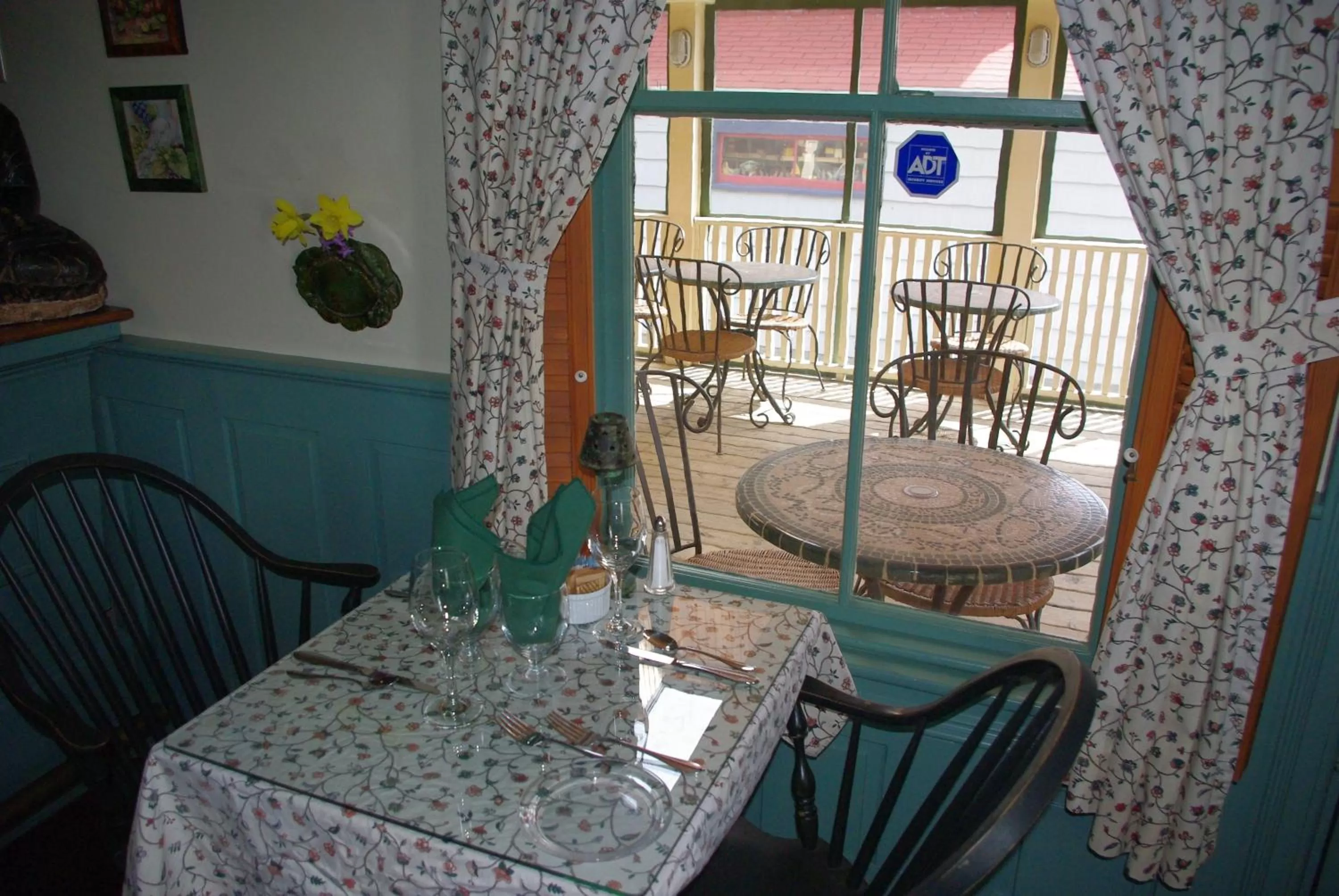 Patio in The Garrison House Inn