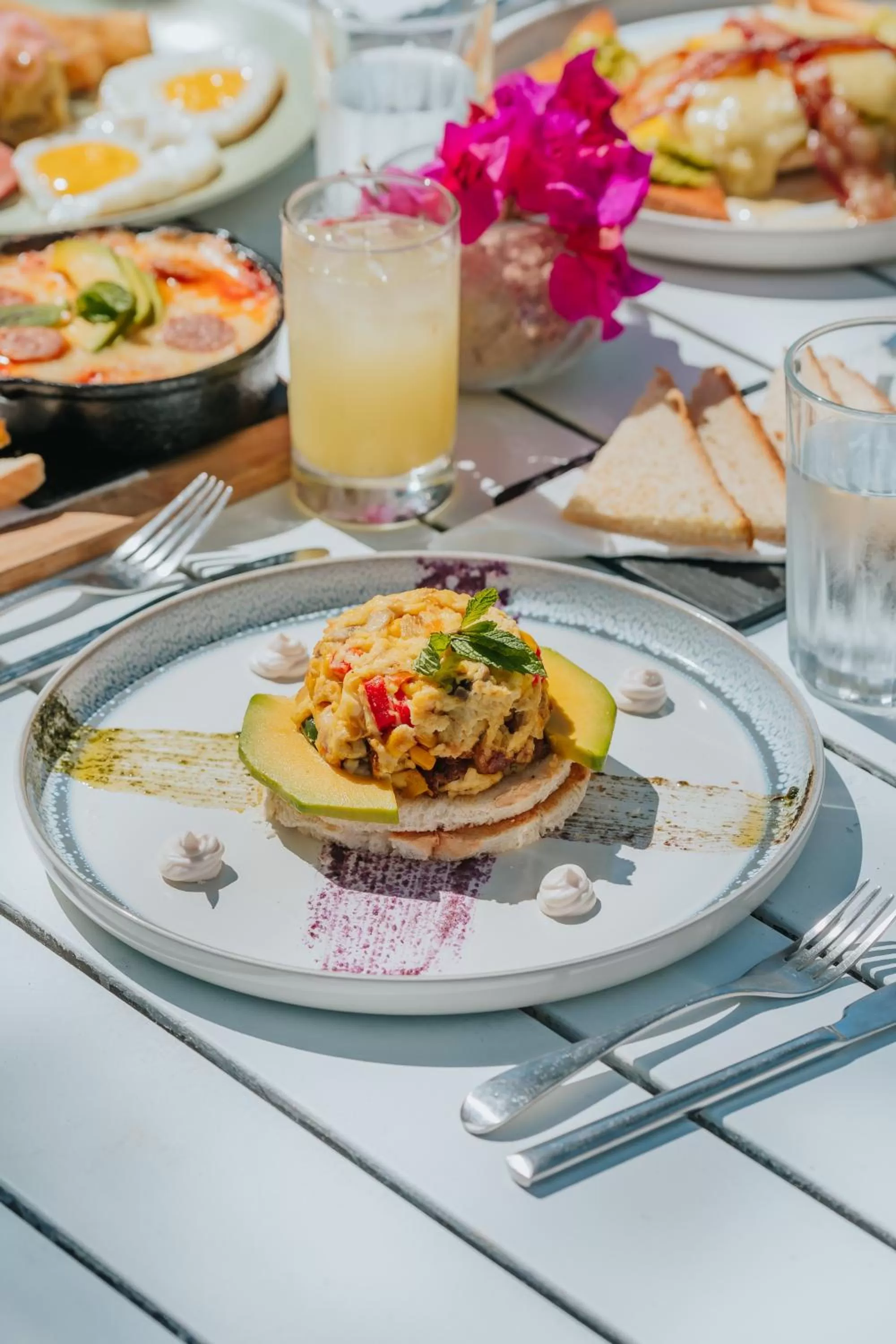 Restaurant/places to eat in Hotel Checkin El Cortecito Beach