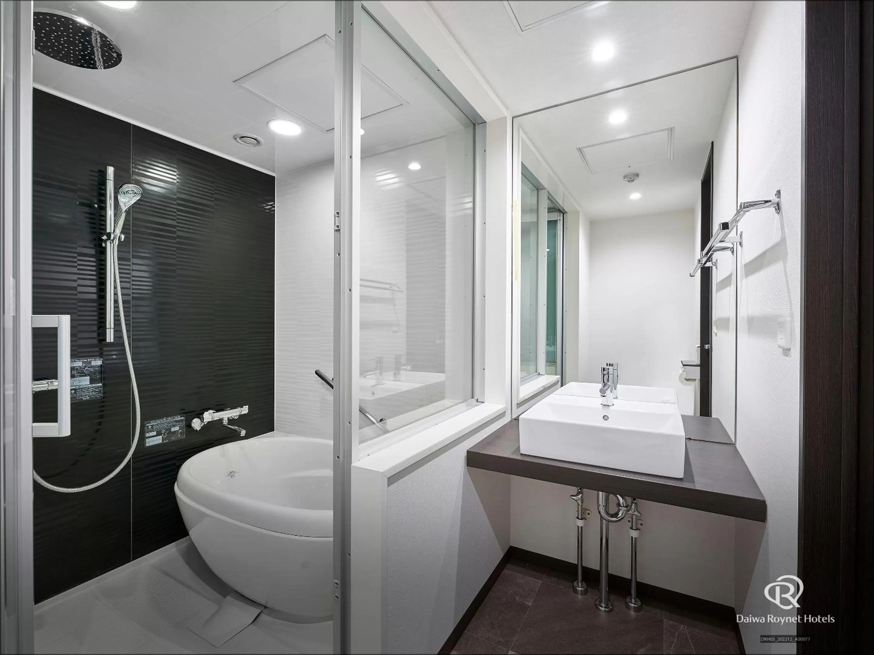 Shower in Daiwa Roynet Hotel Osaka-Kitahama